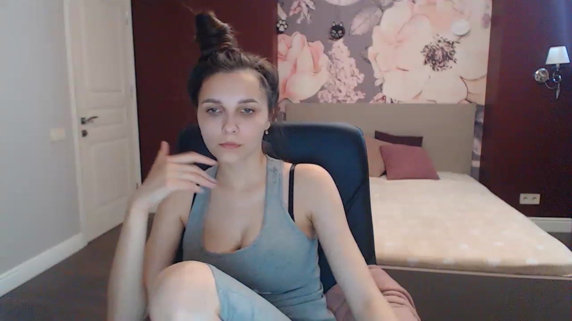 Gallery image thumbnail from Karina_Mils's myfreecams stream on, 06/04/2023, 14:01 image 7 of 20