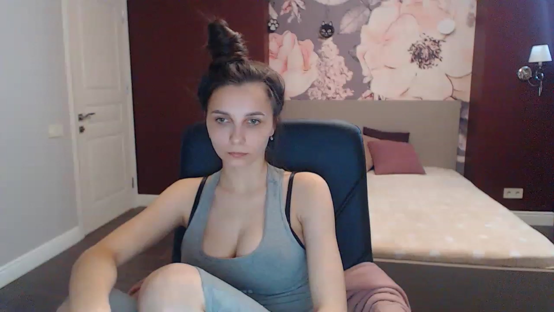 Gallery image thumbnail from Karina_Mils's myfreecams stream on, 06/04/2023, 14:01 image 11 of 20