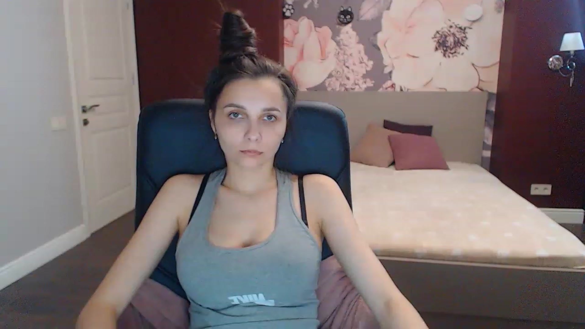 Gallery image thumbnail from Karina_Mils's myfreecams stream on, 06/04/2023, 14:01 image 2 of 20