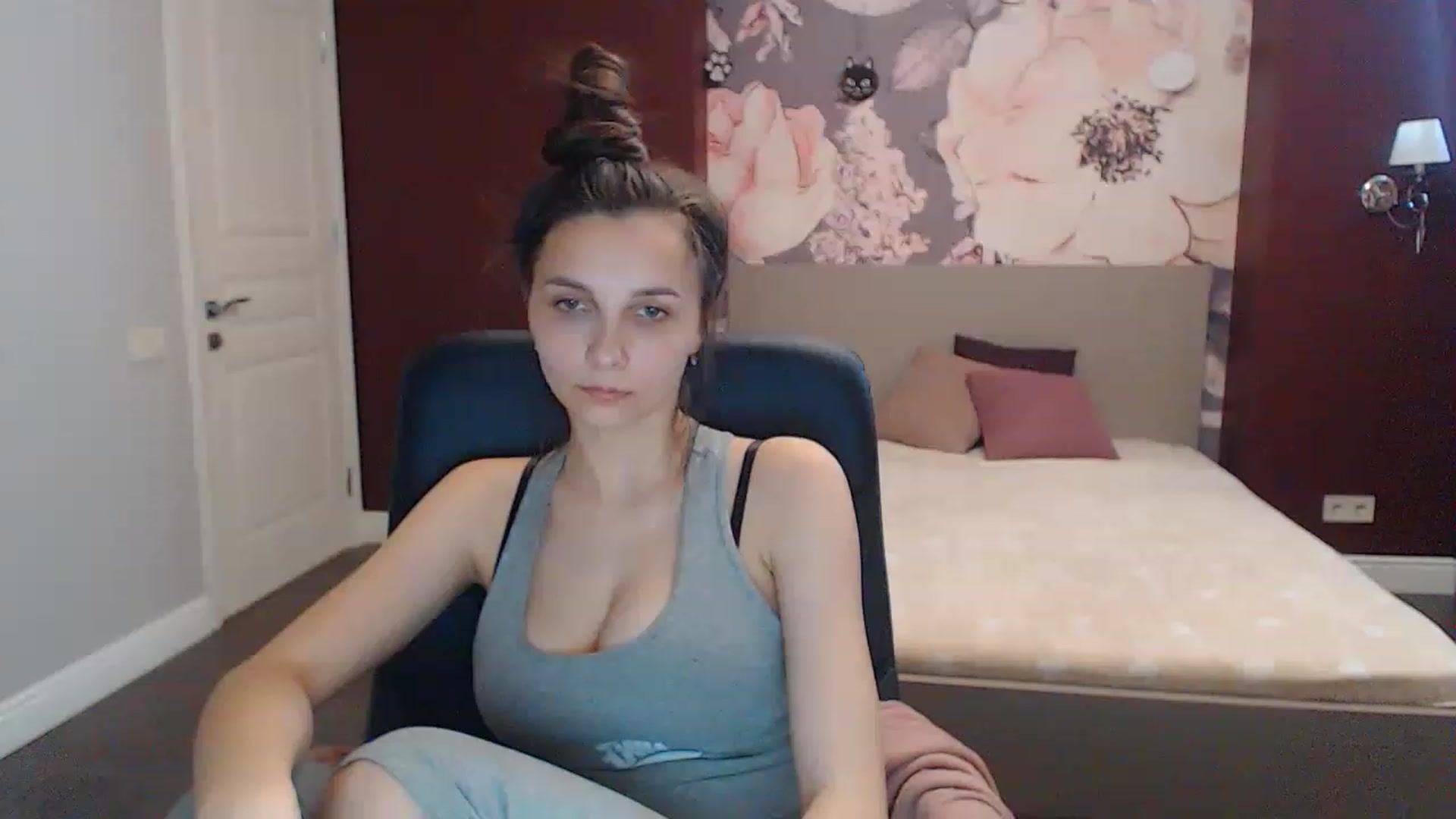 Gallery image thumbnail from Karina_Mils's myfreecams stream on, 06/04/2023, 14:01 image 19 of 20