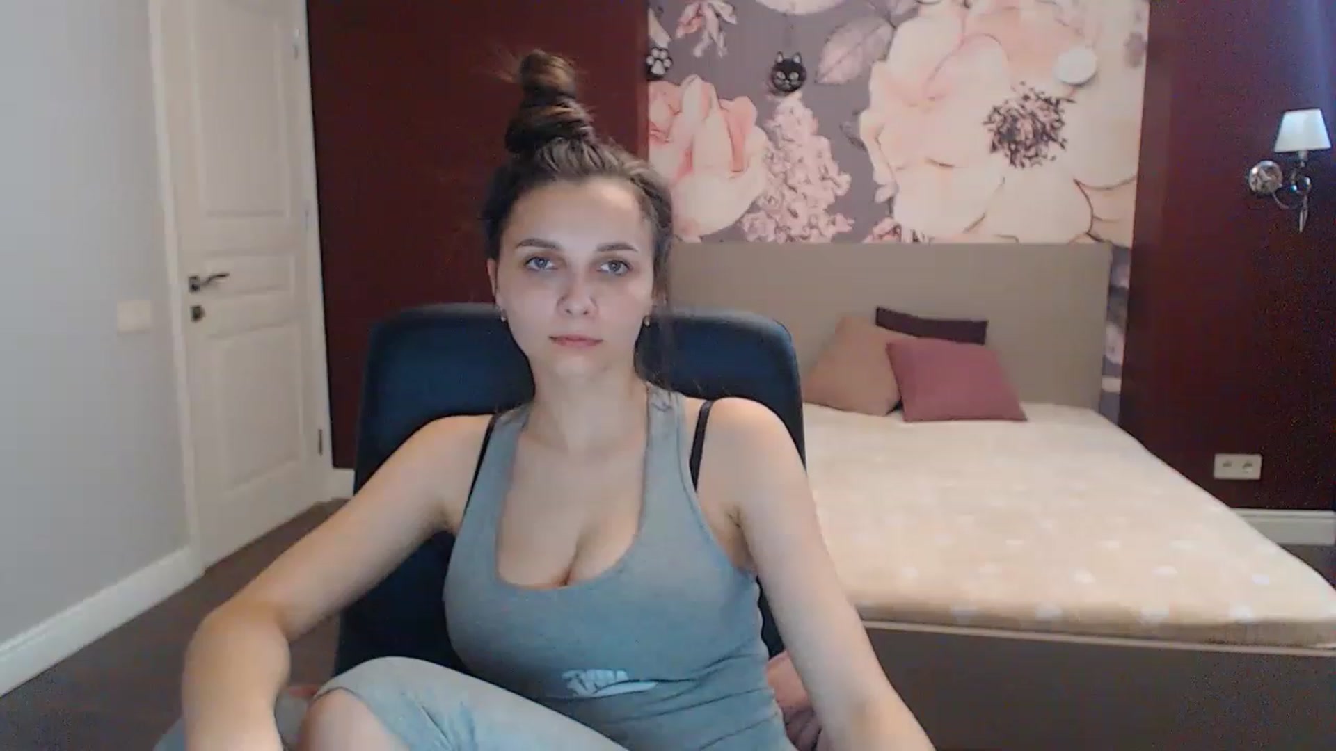 Gallery image thumbnail from Karina_Mils's myfreecams stream on, 06/04/2023, 14:01 image 16 of 20