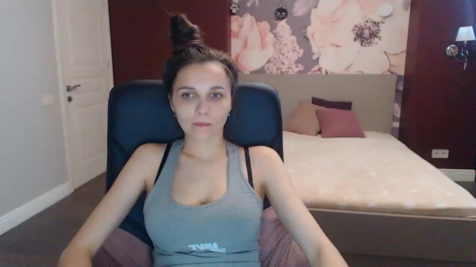 Gallery image thumbnail from Karina_Mils's myfreecams stream on, 06/04/2023, 14:01 image 5 of 20