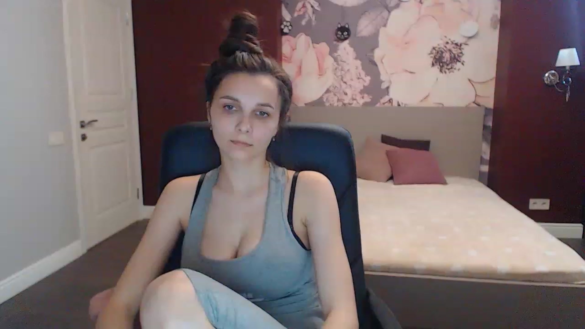 Gallery image thumbnail from Karina_Mils's myfreecams stream on, 06/04/2023, 14:43 image 17 of 20