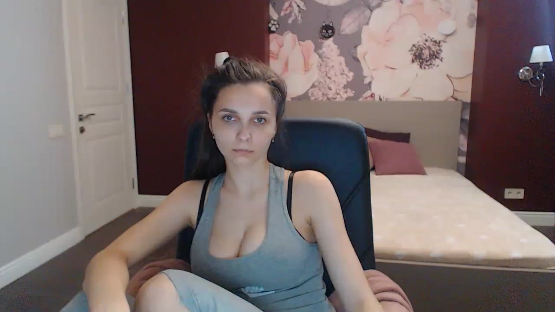 Gallery image thumbnail from Karina_Mils's myfreecams stream on, 06/04/2023, 14:43 image 5 of 20