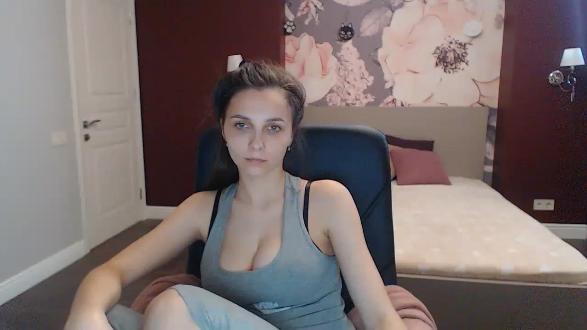 Gallery image thumbnail from Karina_Mils's myfreecams stream on, 06/04/2023, 14:43 image 4 of 20
