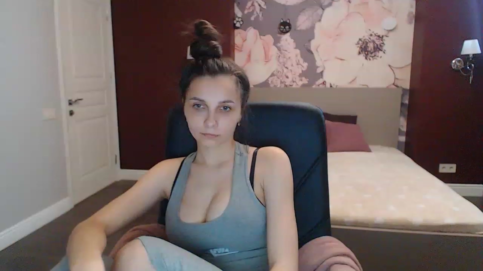 Gallery image thumbnail from Karina_Mils's myfreecams stream on, 06/04/2023, 14:43 image 9 of 20