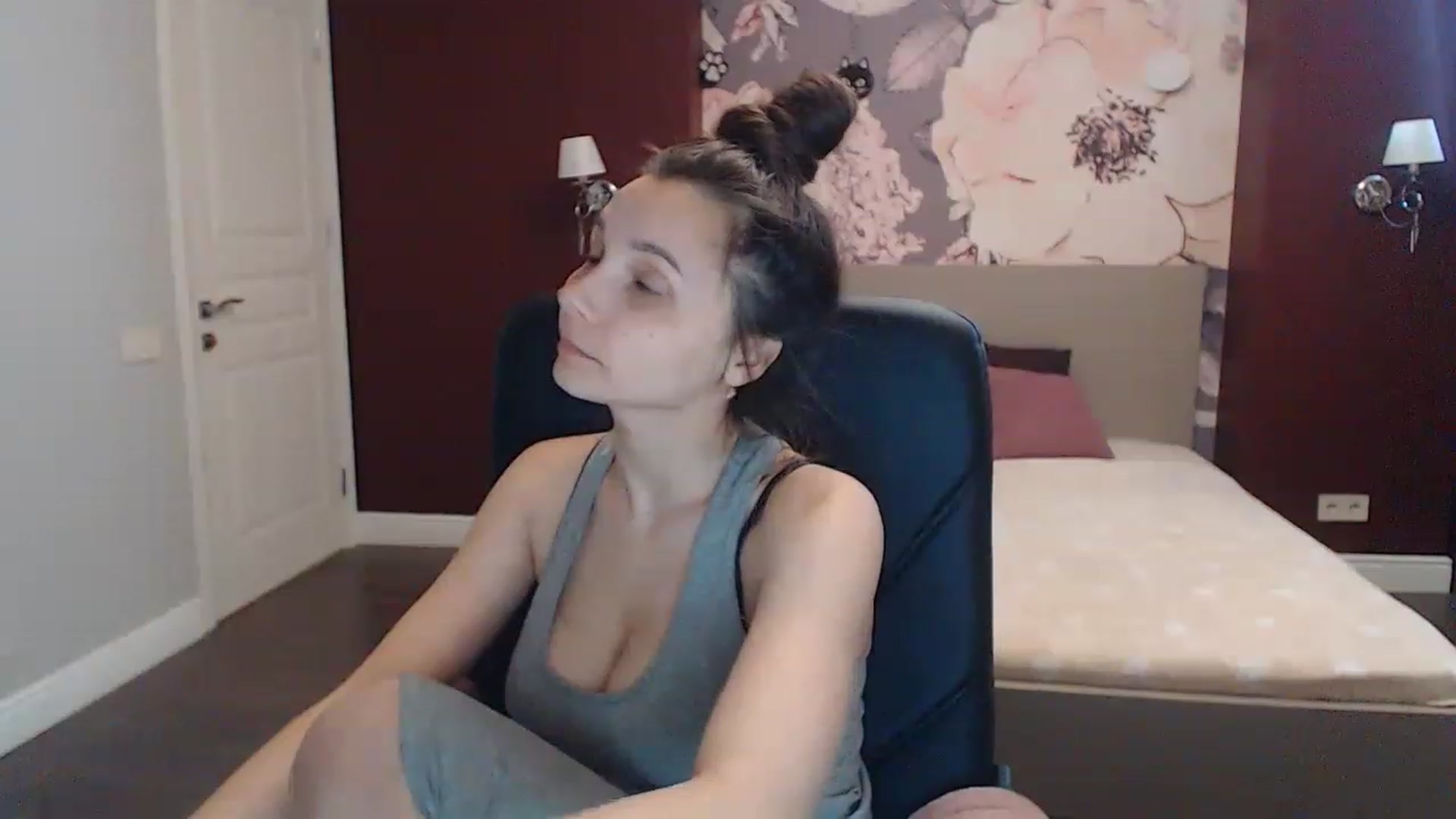 Gallery image thumbnail from Karina_Mils's myfreecams stream on, 06/04/2023, 14:43 image 13 of 20