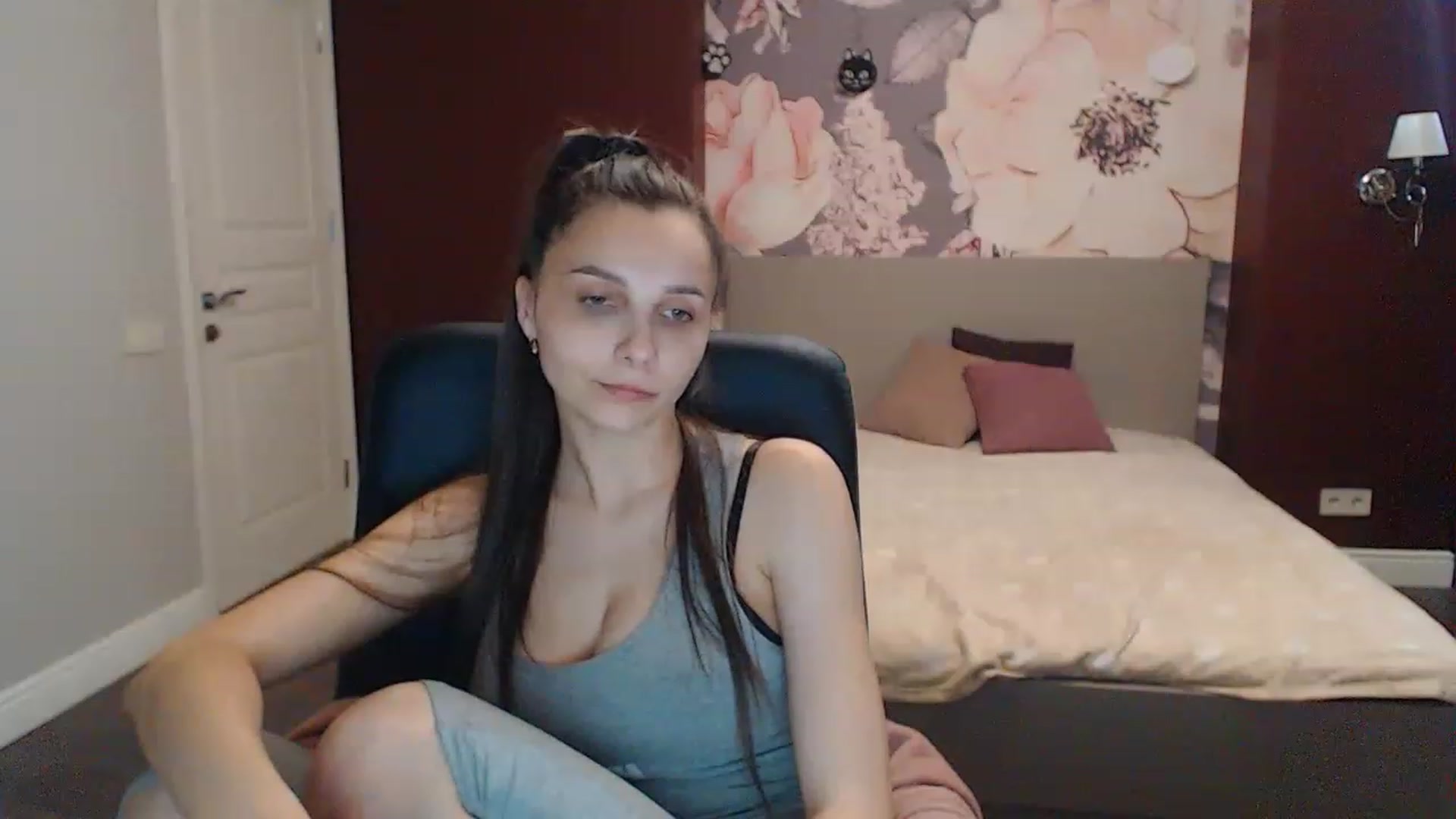 Gallery image thumbnail from Karina_Mils's myfreecams stream on, 06/04/2023, 16:44 image 8 of 20