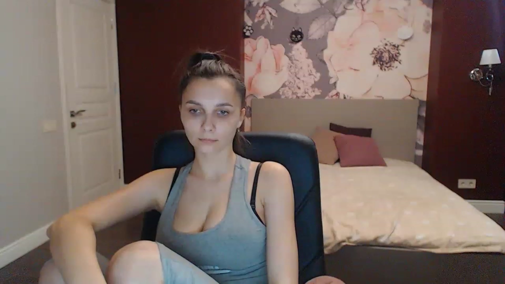 Gallery image thumbnail from Karina_Mils's myfreecams stream on, 06/04/2023, 16:44 image 18 of 20