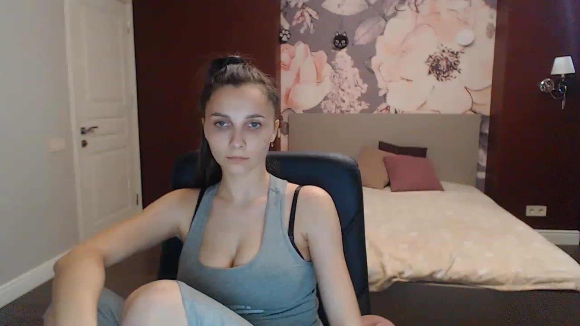 Gallery image thumbnail from Karina_Mils's myfreecams stream on, 06/04/2023, 16:44 image 15 of 20