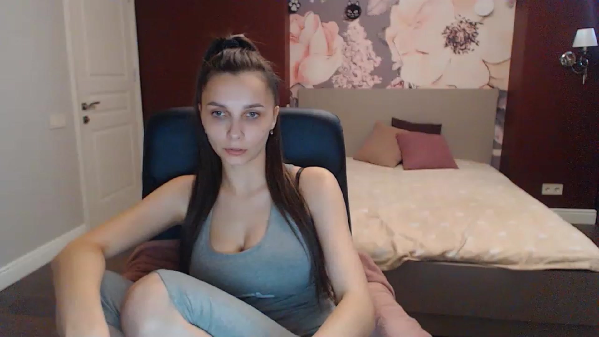 Gallery image thumbnail from Karina_Mils's myfreecams stream on, 06/04/2023, 16:44 image 1 of 20
