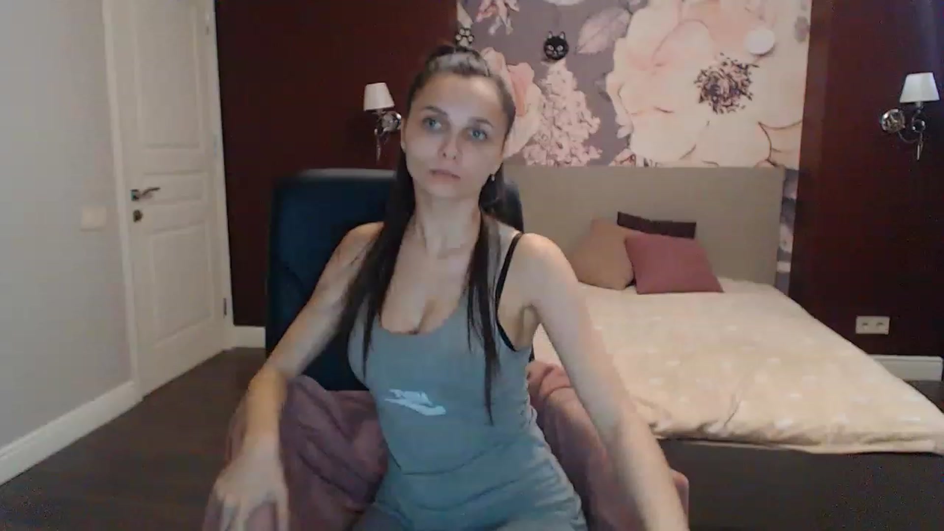 Gallery image thumbnail from Karina_Mils's myfreecams stream on, 06/04/2023, 16:44 image 9 of 20