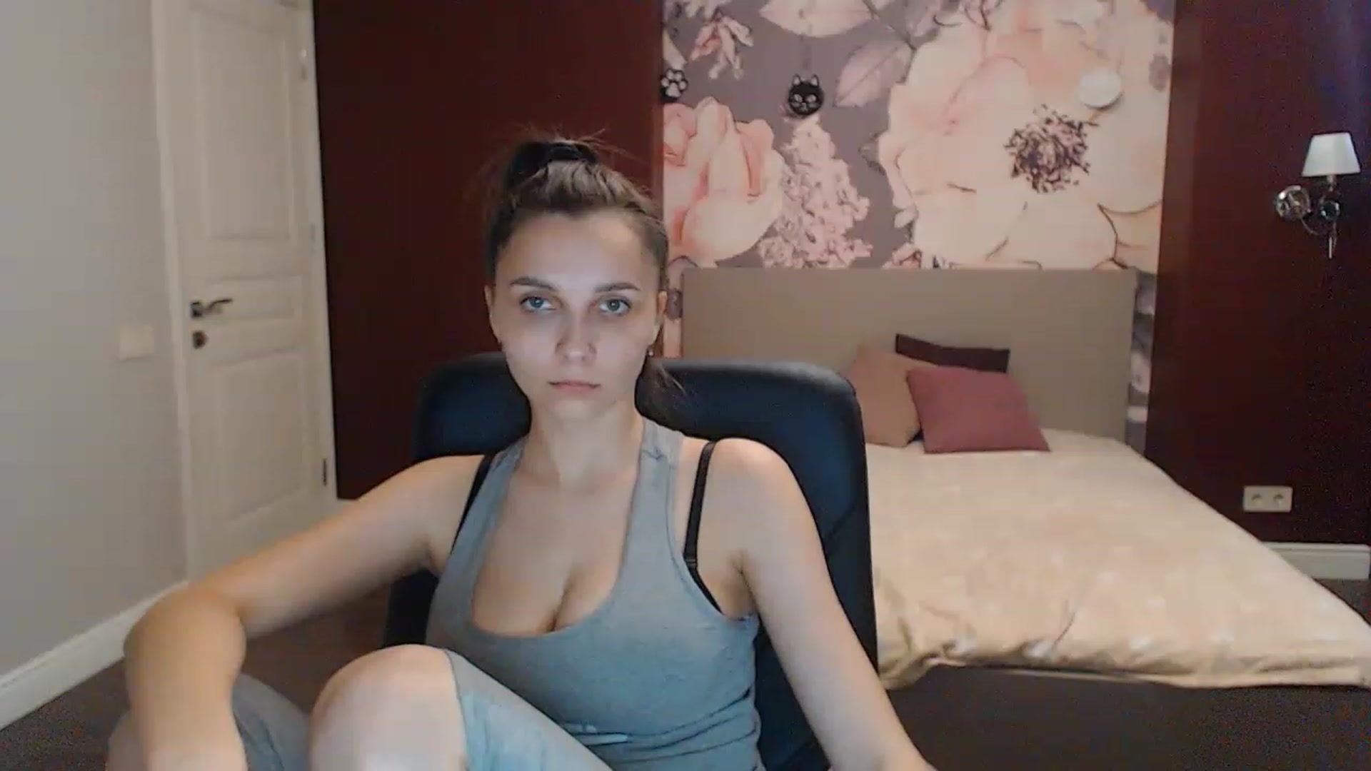 Gallery image thumbnail from Karina_Mils's myfreecams stream on, 06/04/2023, 16:44 image 17 of 20