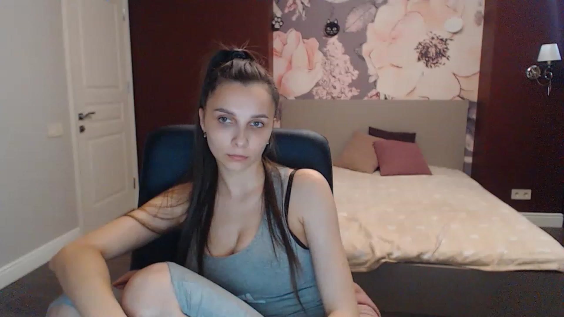 Gallery image thumbnail from Karina_Mils's myfreecams stream on, 06/04/2023, 16:44 image 6 of 20