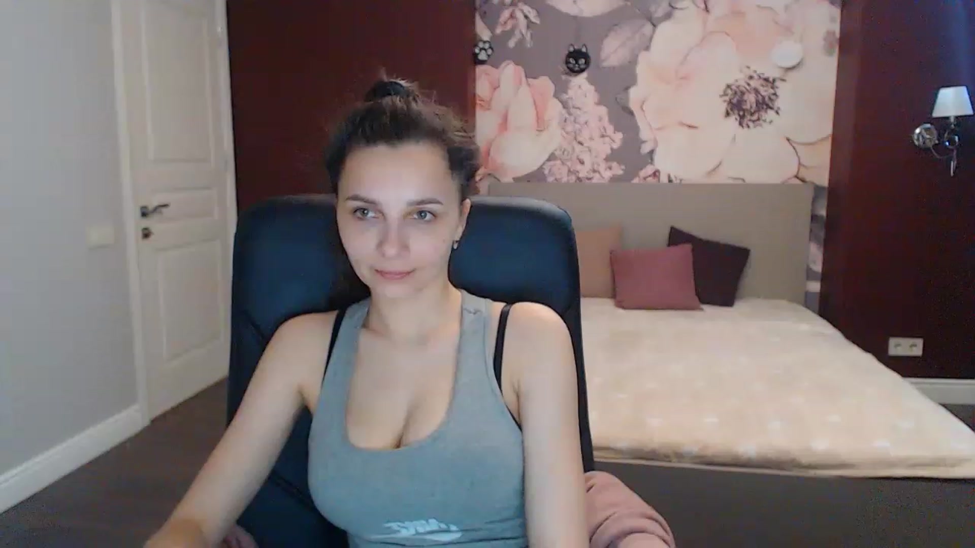 Gallery image thumbnail from Karina_Mils's myfreecams stream on, 06/05/2023, 11:13 image 9 of 20
