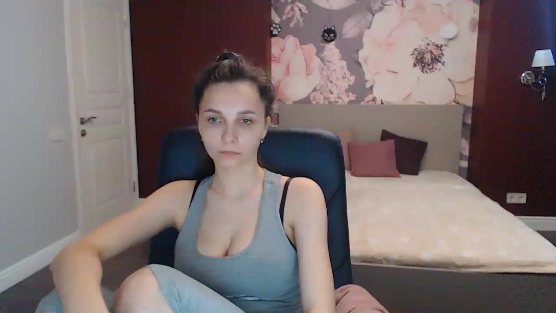Gallery image thumbnail from Karina_Mils's myfreecams stream on, 06/05/2023, 11:13 image 8 of 20