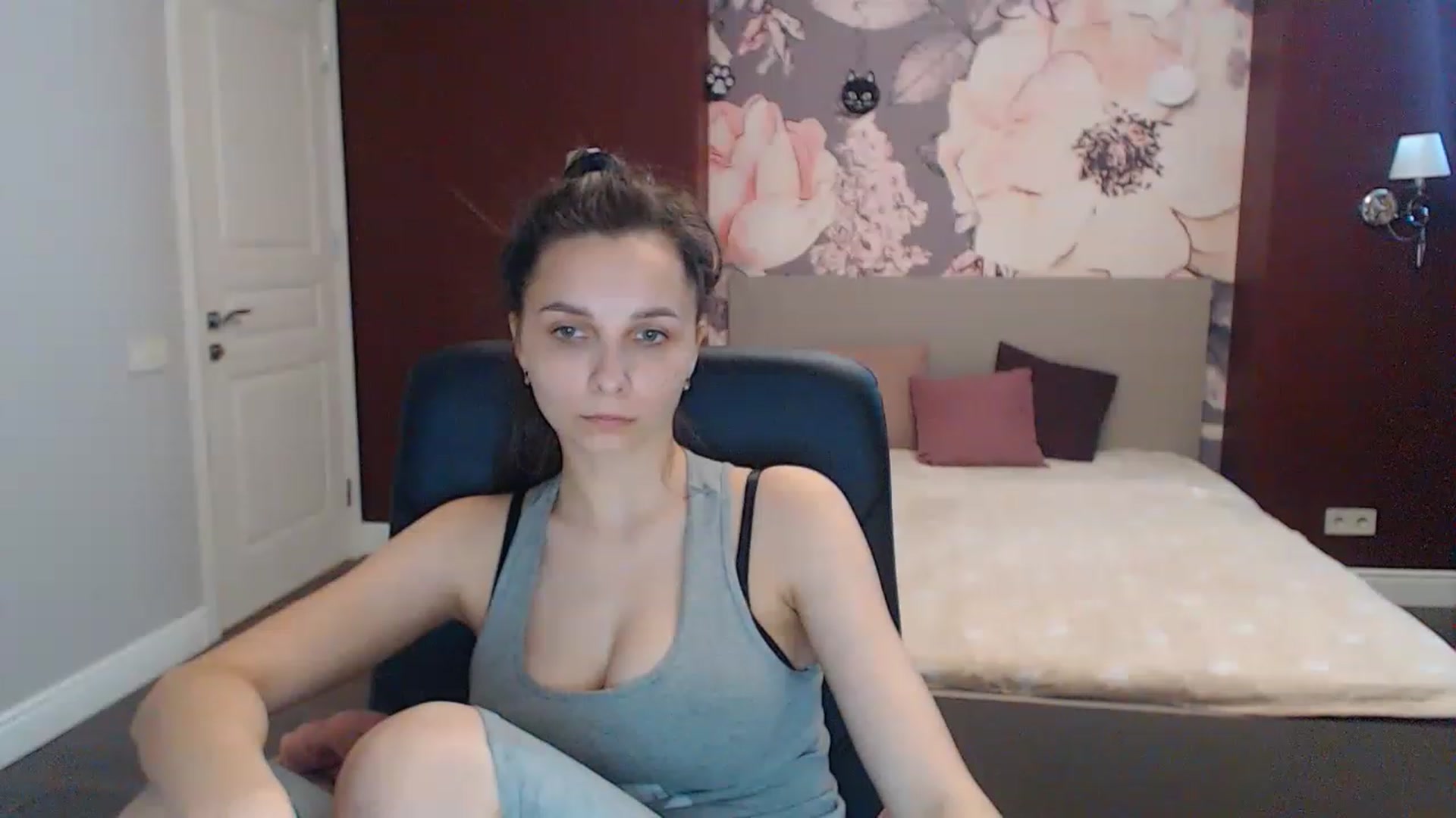 Gallery image thumbnail from Karina_Mils's myfreecams stream on, 06/05/2023, 11:13 image 19 of 20