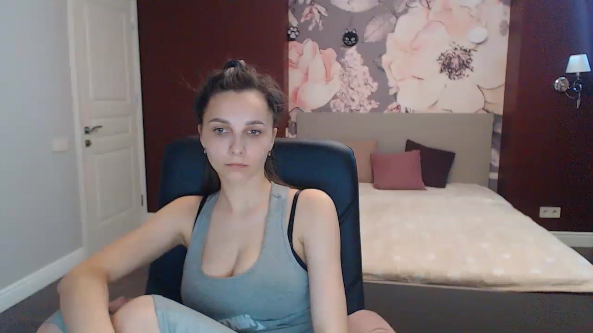 Gallery image thumbnail from Karina_Mils's myfreecams stream on, 06/05/2023, 11:13 image 16 of 20