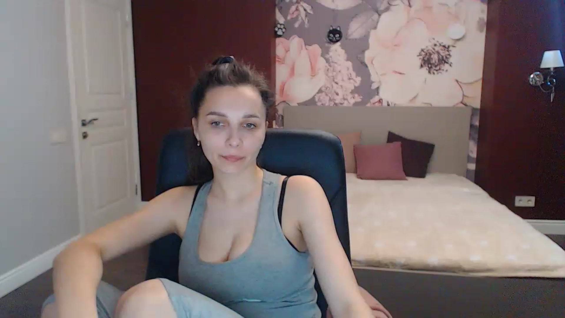 Gallery image thumbnail from Karina_Mils's myfreecams stream on, 06/05/2023, 11:13 image 10 of 20