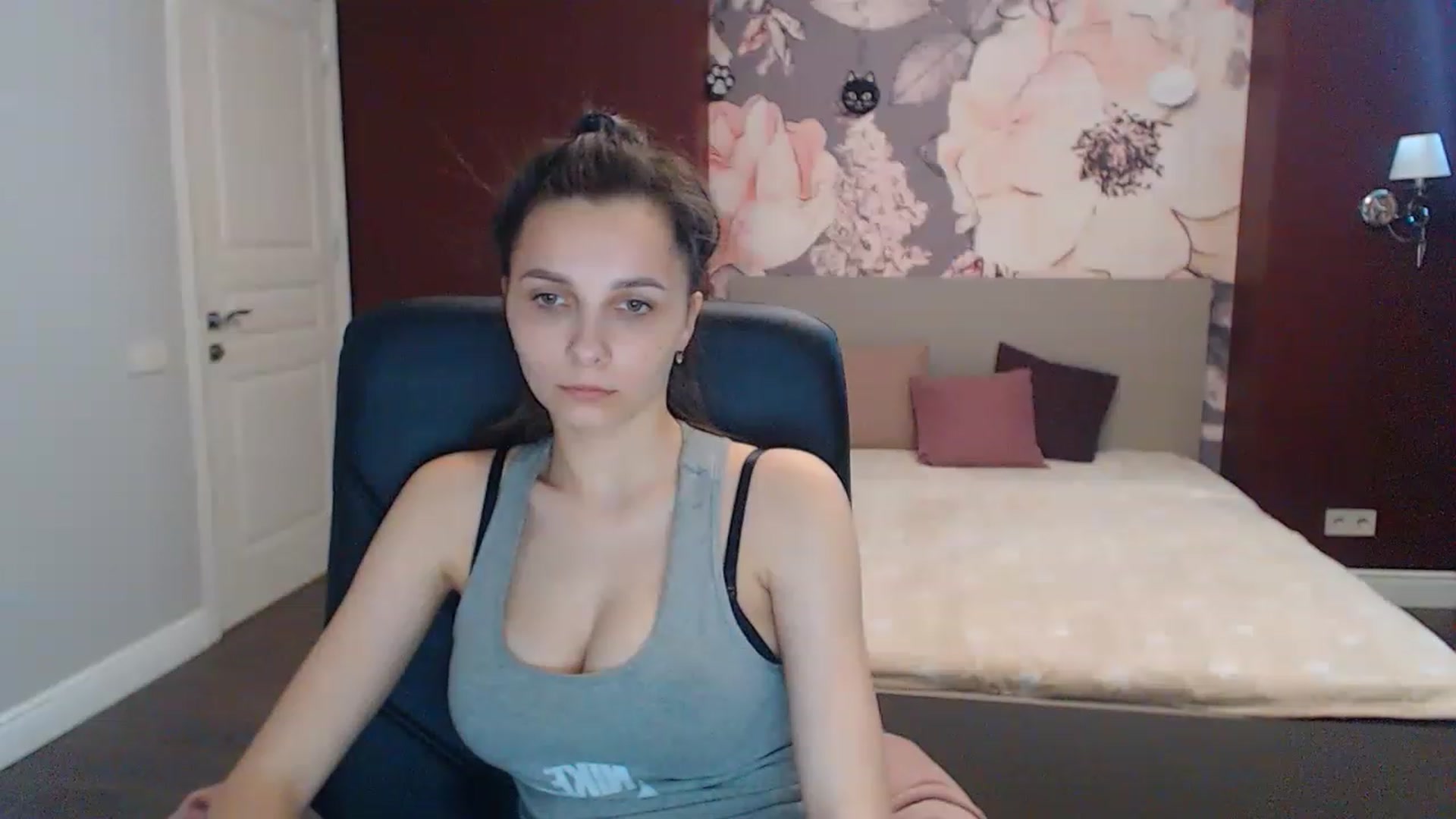 Gallery image thumbnail from Karina_Mils's myfreecams stream on, 06/05/2023, 11:13 image 17 of 20