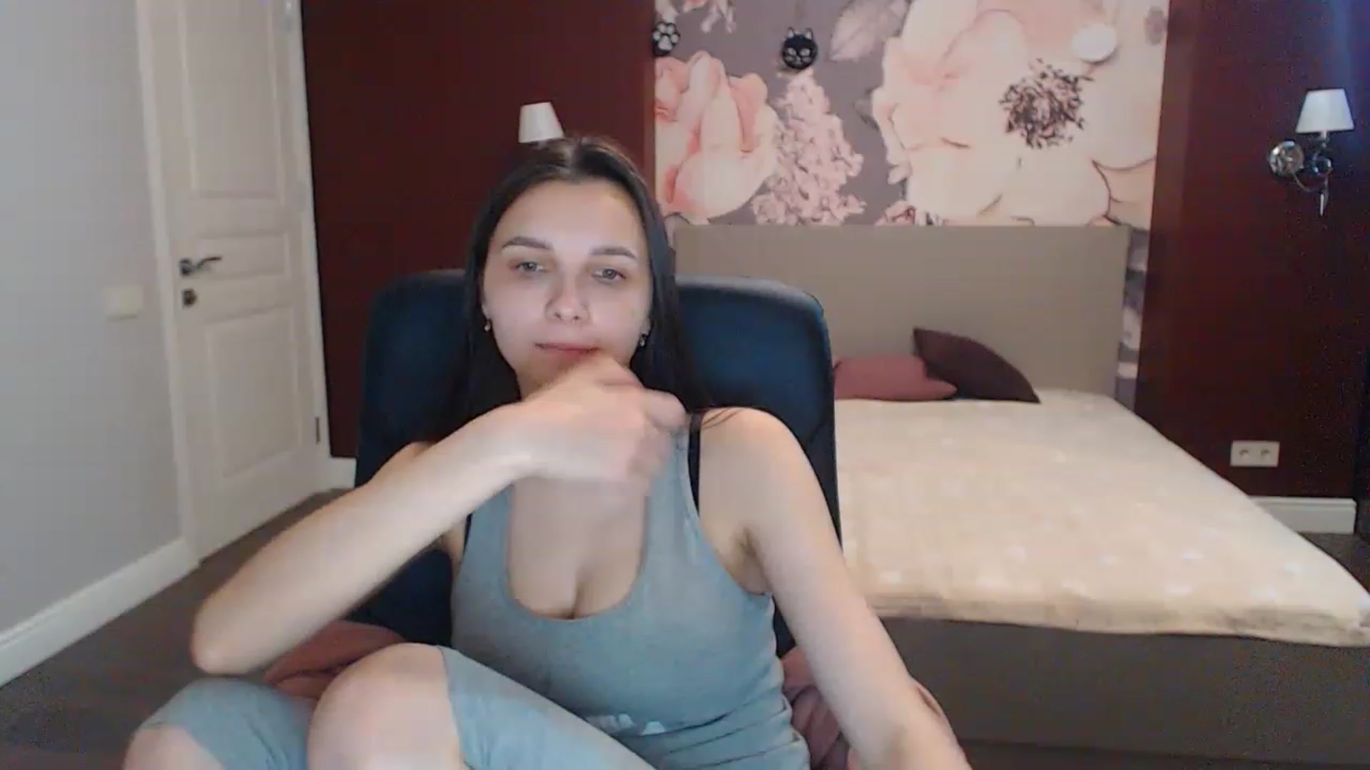 Gallery image thumbnail from Karina_Mils's myfreecams stream on, 06/08/2023, 10:09 image 3 of 20