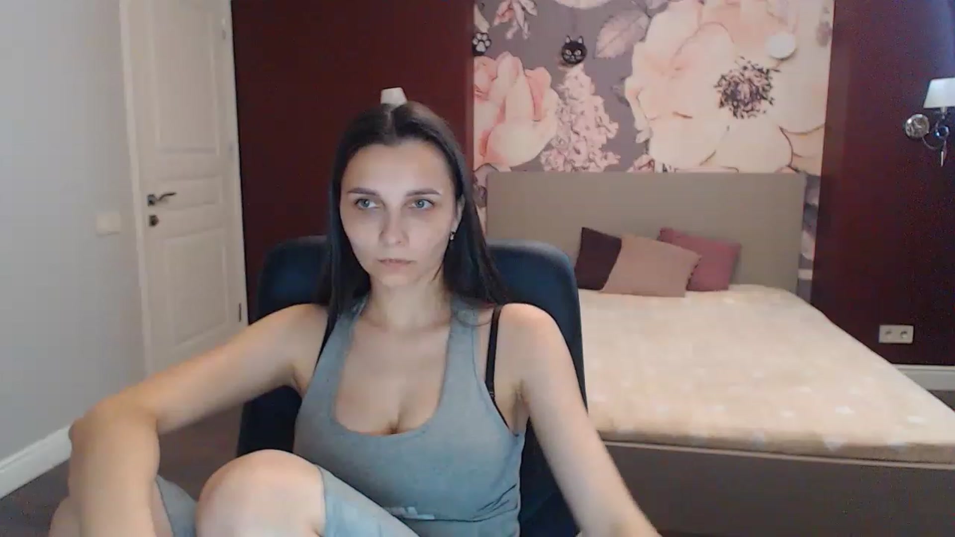 Gallery image thumbnail from Karina_Mils's myfreecams stream on, 06/09/2023, 14:51 image 16 of 20