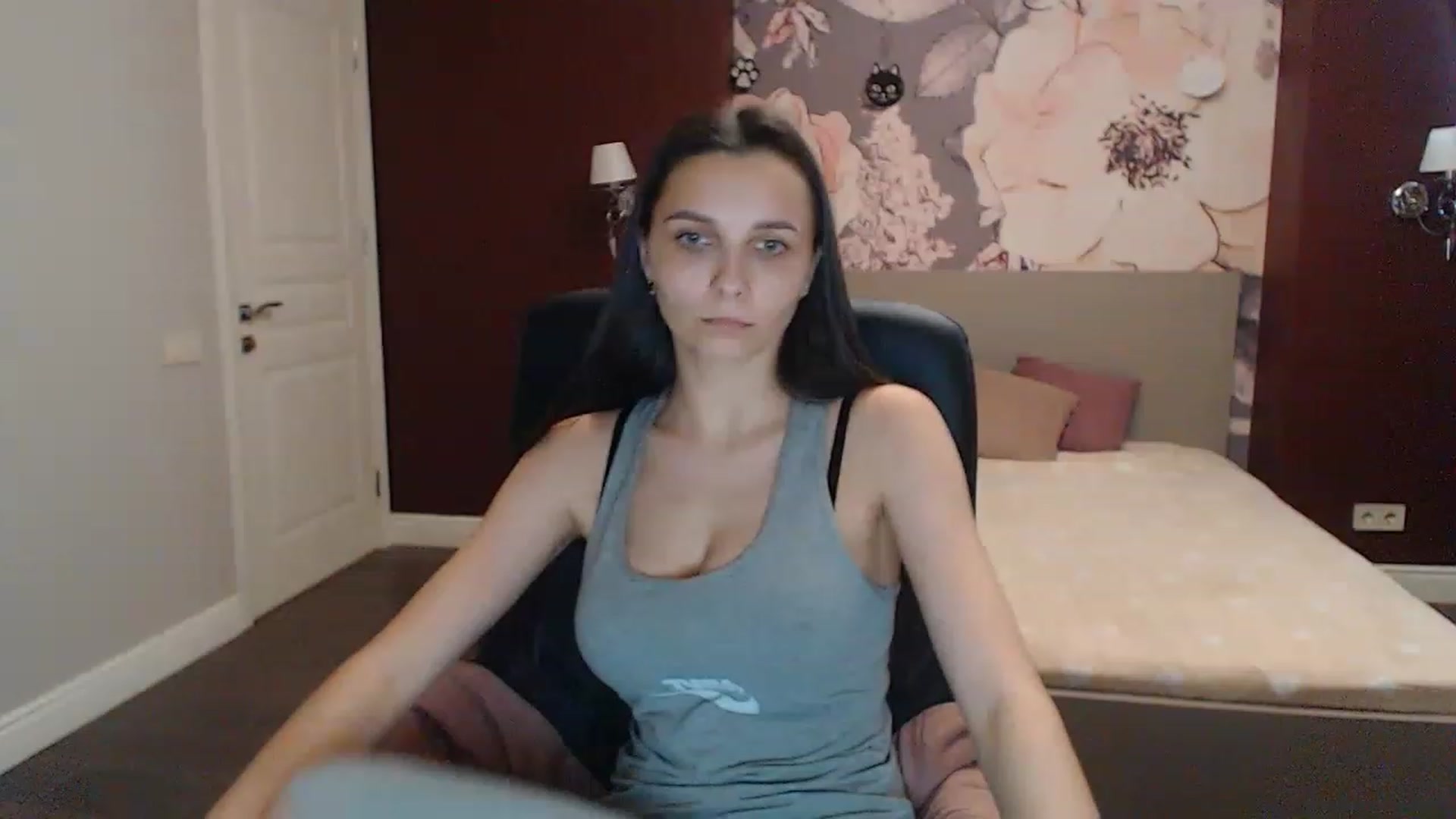 Gallery image thumbnail from Karina_Mils's myfreecams stream on, 06/09/2023, 16:15 image 3 of 20