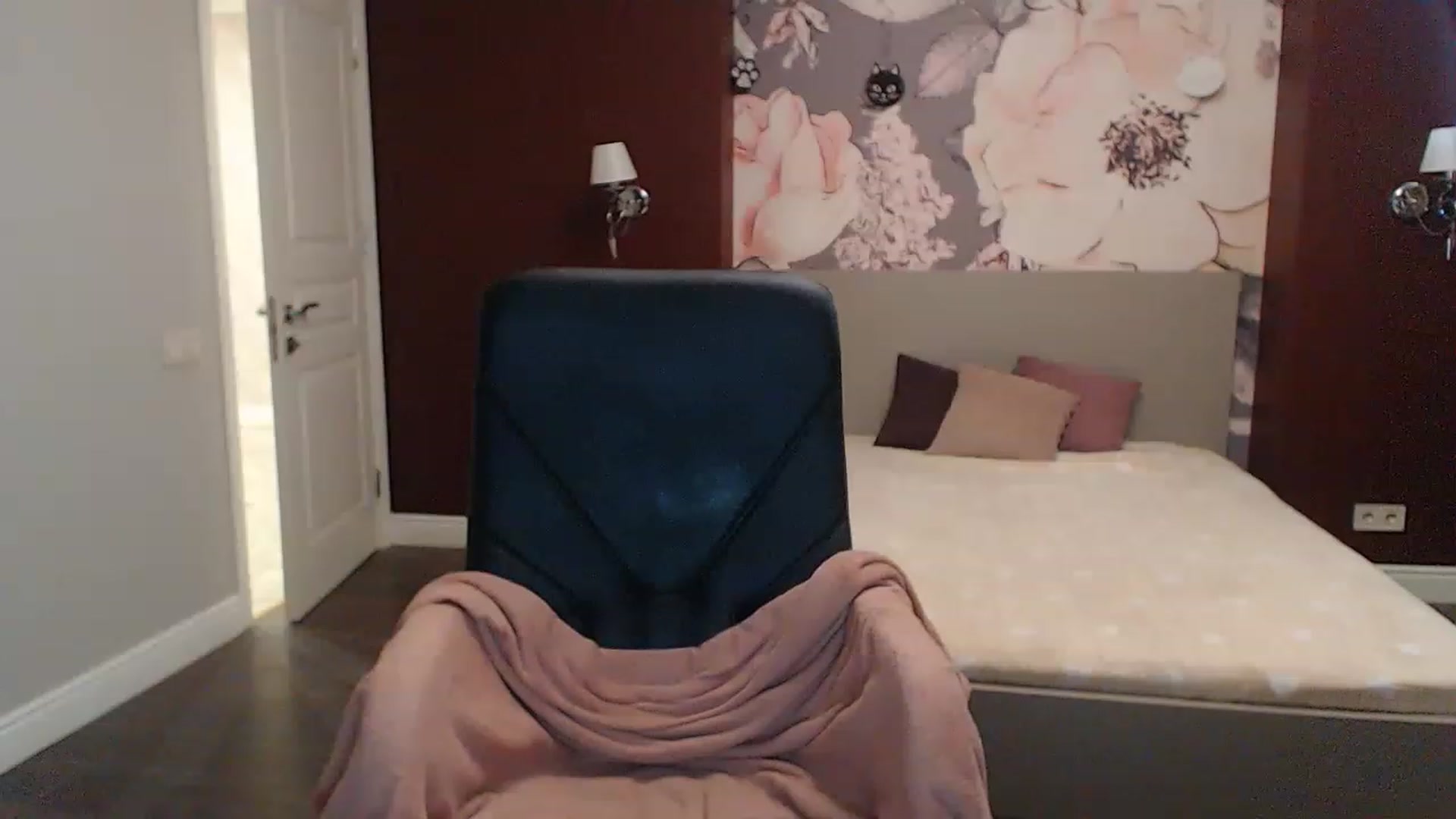 Gallery image thumbnail from Karina_Mils's myfreecams stream on, 06/09/2023, 16:15 image 2 of 20