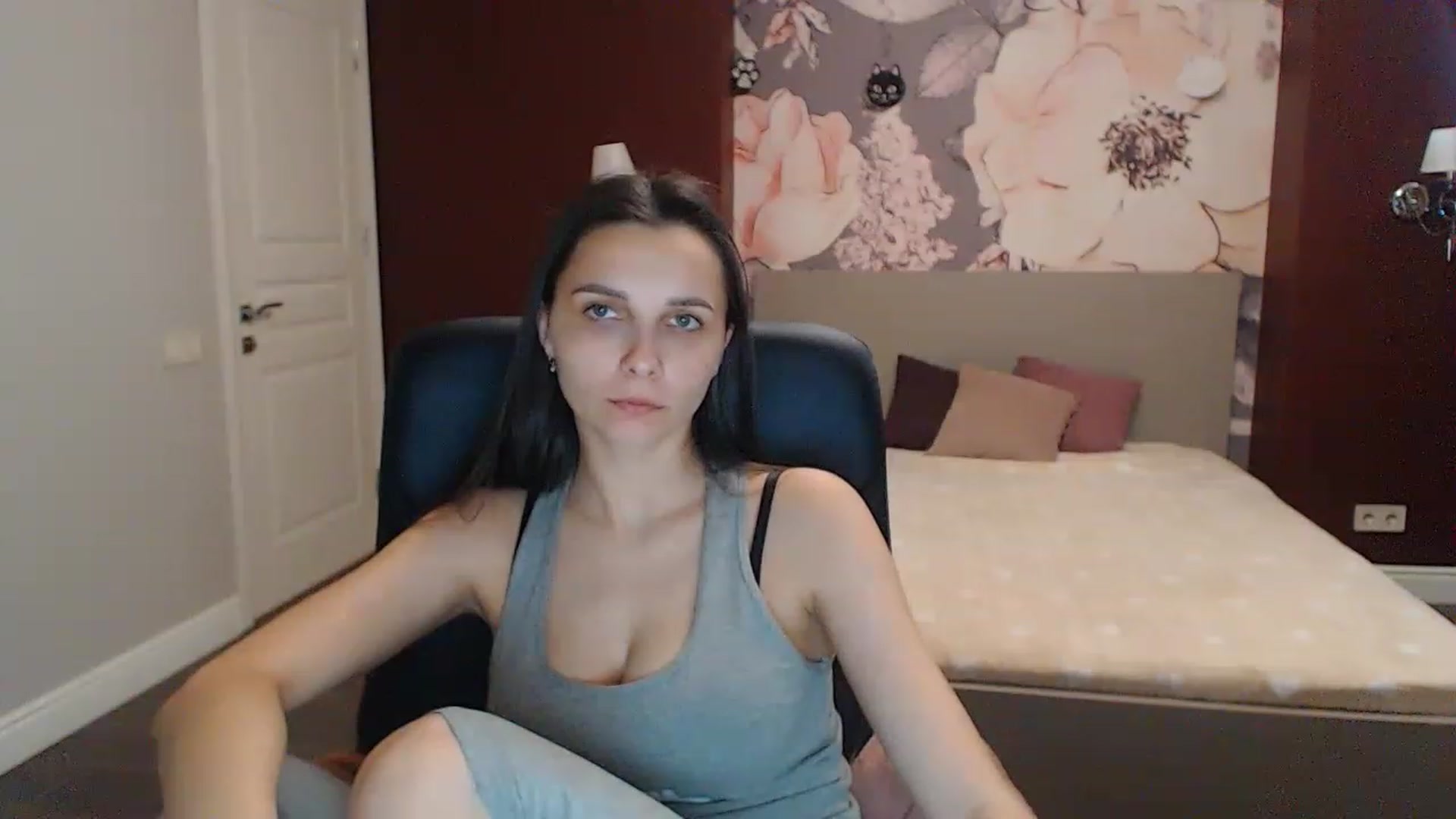 Gallery image thumbnail from Karina_Mils's myfreecams stream on, 06/09/2023, 16:15 image 6 of 20