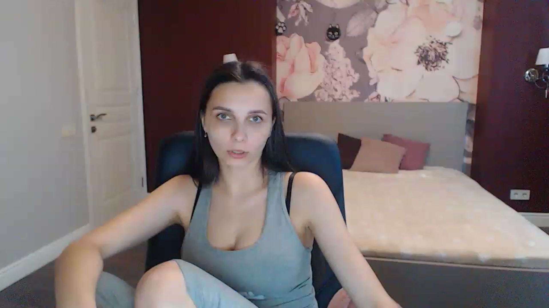Gallery image thumbnail from Karina_Mils's myfreecams stream on, 06/09/2023, 16:15 image 18 of 20