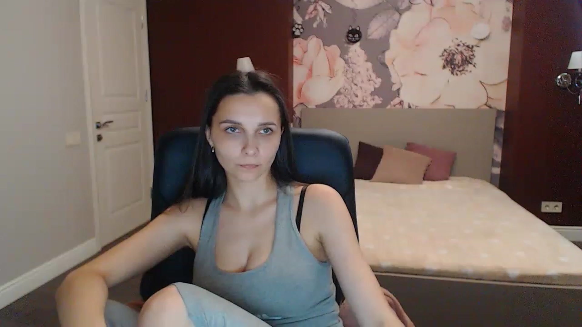Gallery image thumbnail from Karina_Mils's myfreecams stream on, 06/09/2023, 16:15 image 7 of 20