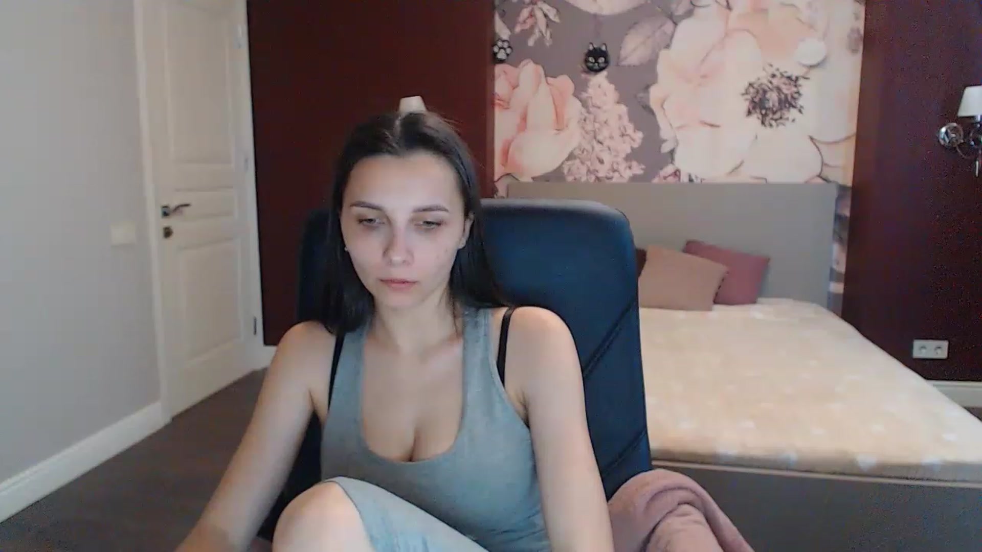 Gallery image thumbnail from Karina_Mils's myfreecams stream on, 06/09/2023, 16:15 image 16 of 20