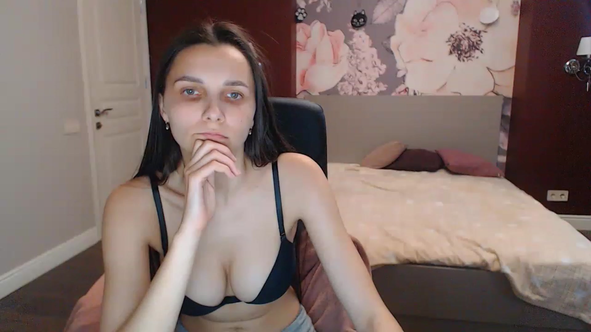 Gallery image thumbnail from Karina_Mils's myfreecams stream on, 06/10/2023, 15:25 image 19 of 20