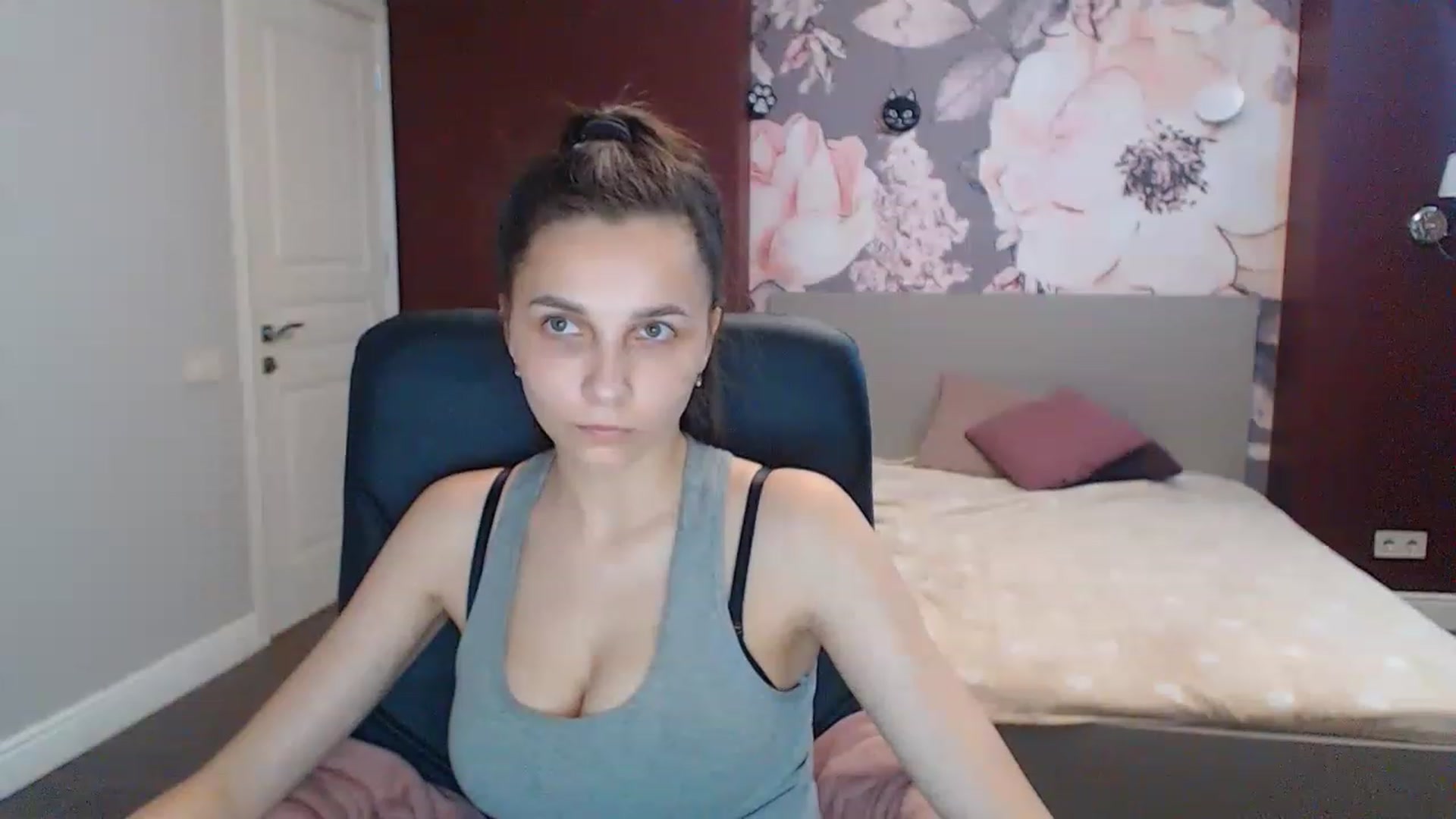 Gallery image thumbnail from Karina_Mils's myfreecams stream on, 06/12/2023, 11:09 image 10 of 20