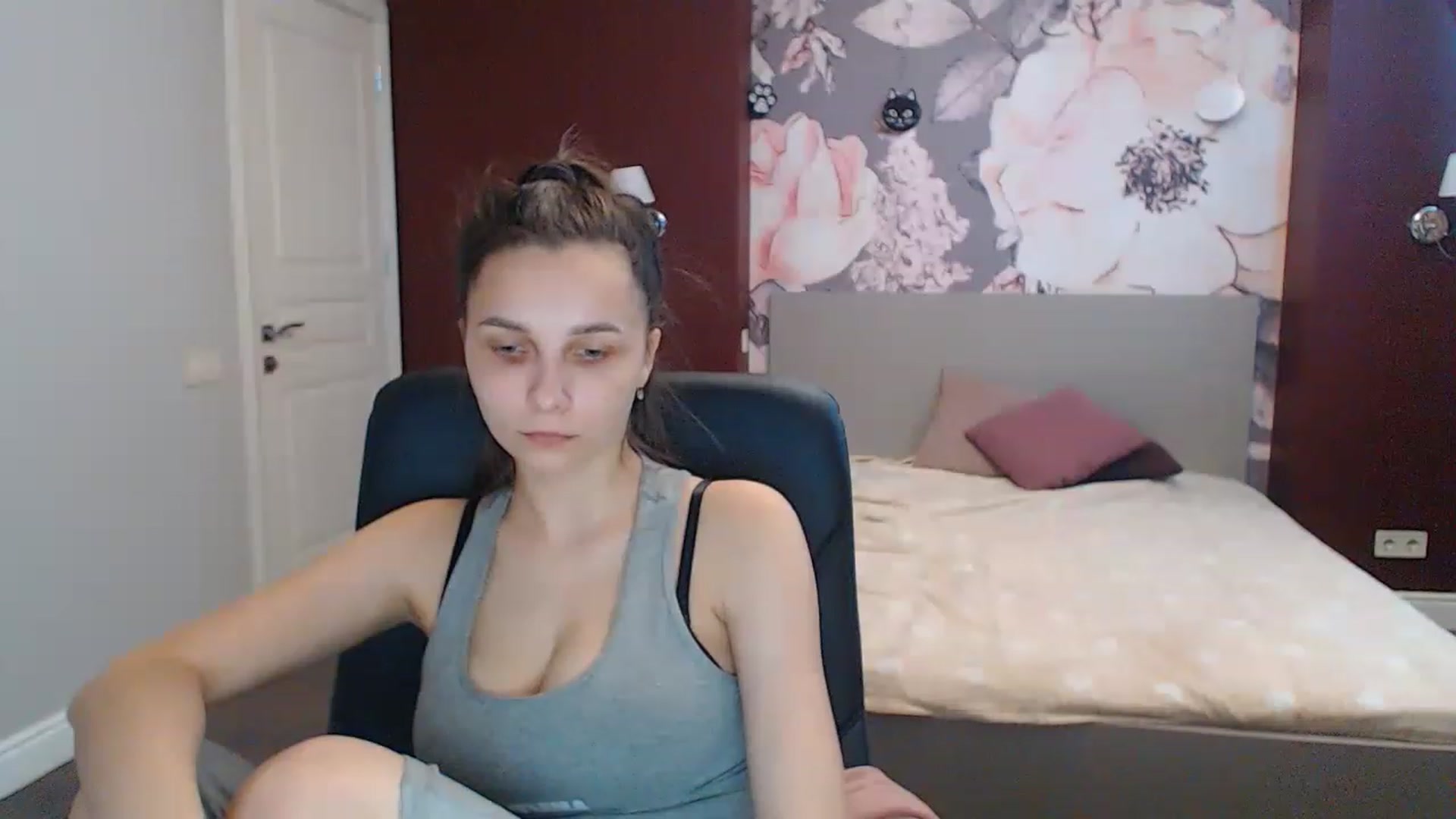 Gallery image thumbnail from Karina_Mils's myfreecams stream on, 06/12/2023, 11:09 image 17 of 20