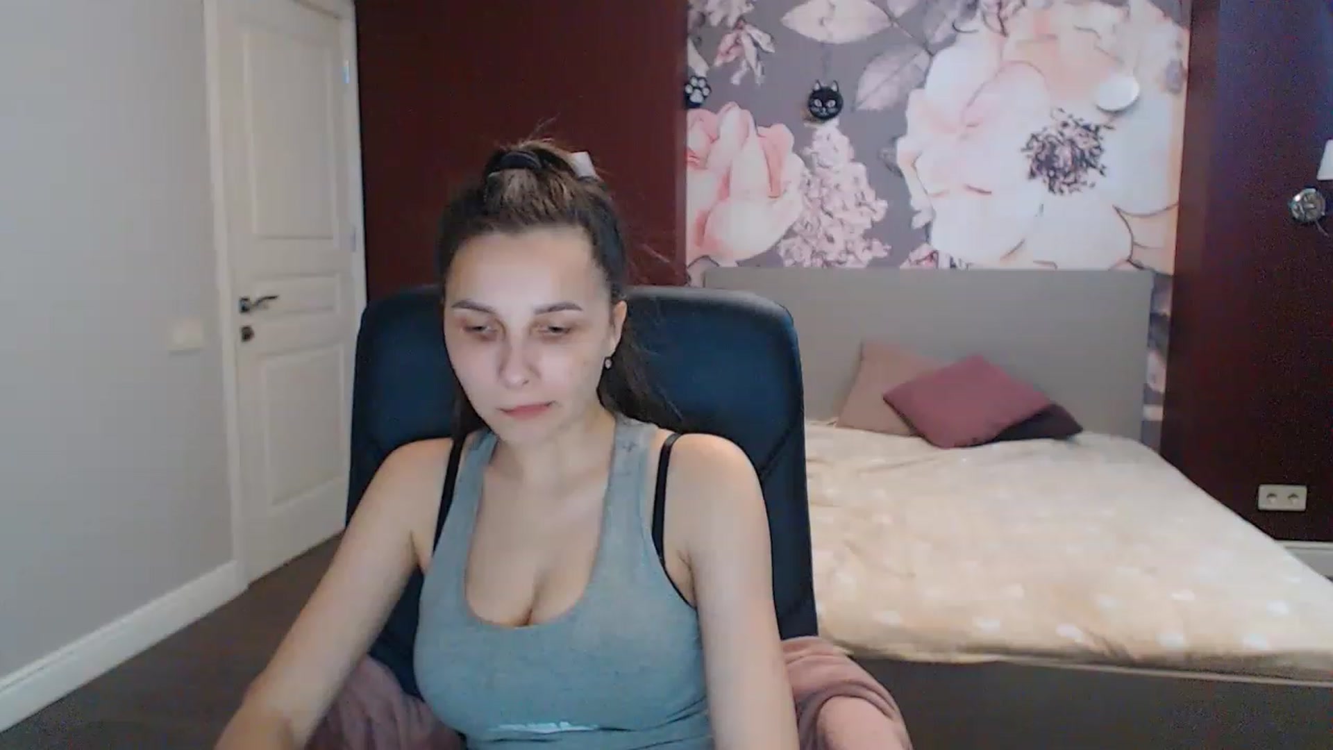 Gallery image thumbnail from Karina_Mils's myfreecams stream on, 06/12/2023, 11:09 image 12 of 20