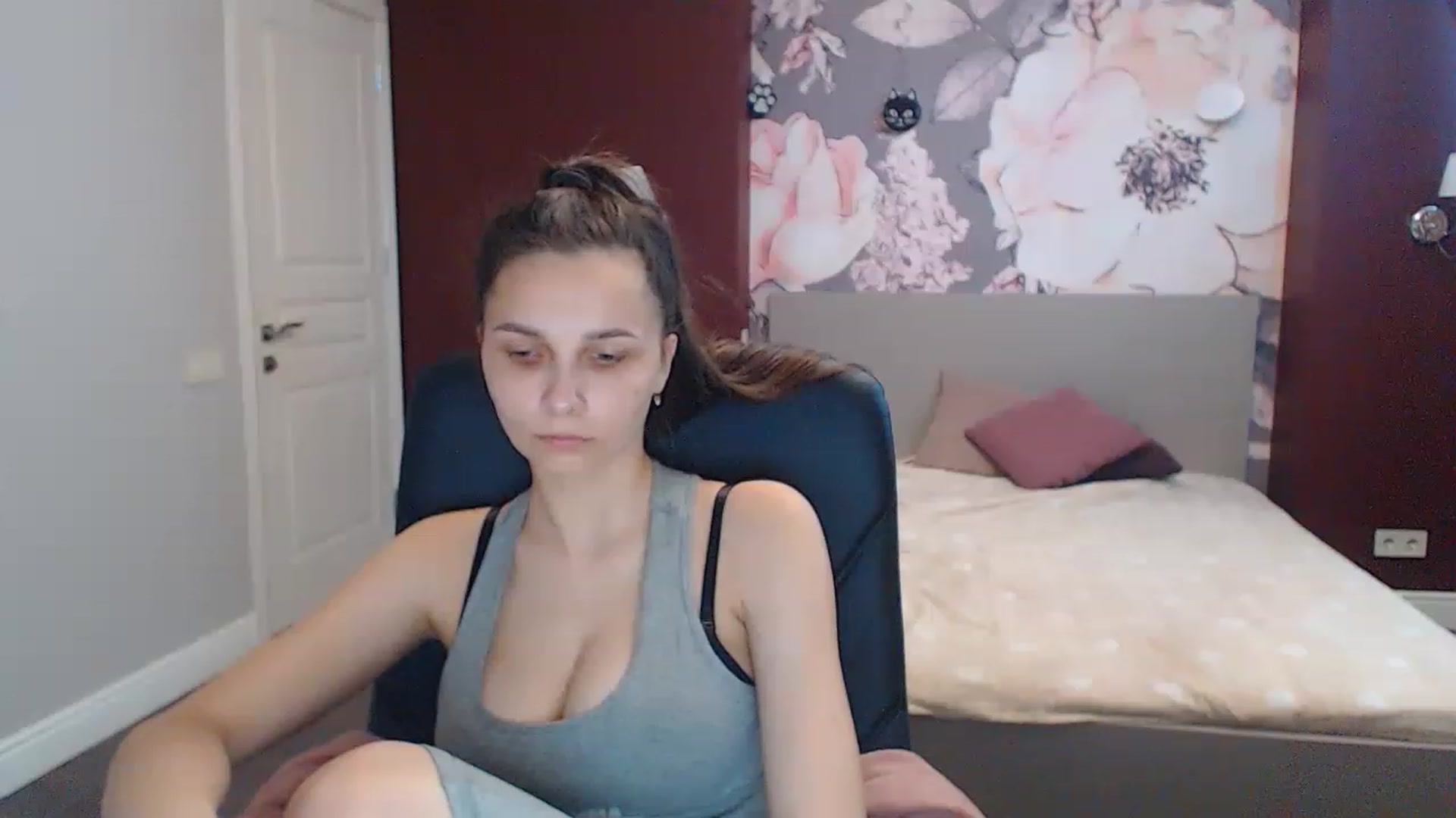 Gallery image thumbnail from Karina_Mils's myfreecams stream on, 06/12/2023, 11:09 image 8 of 20