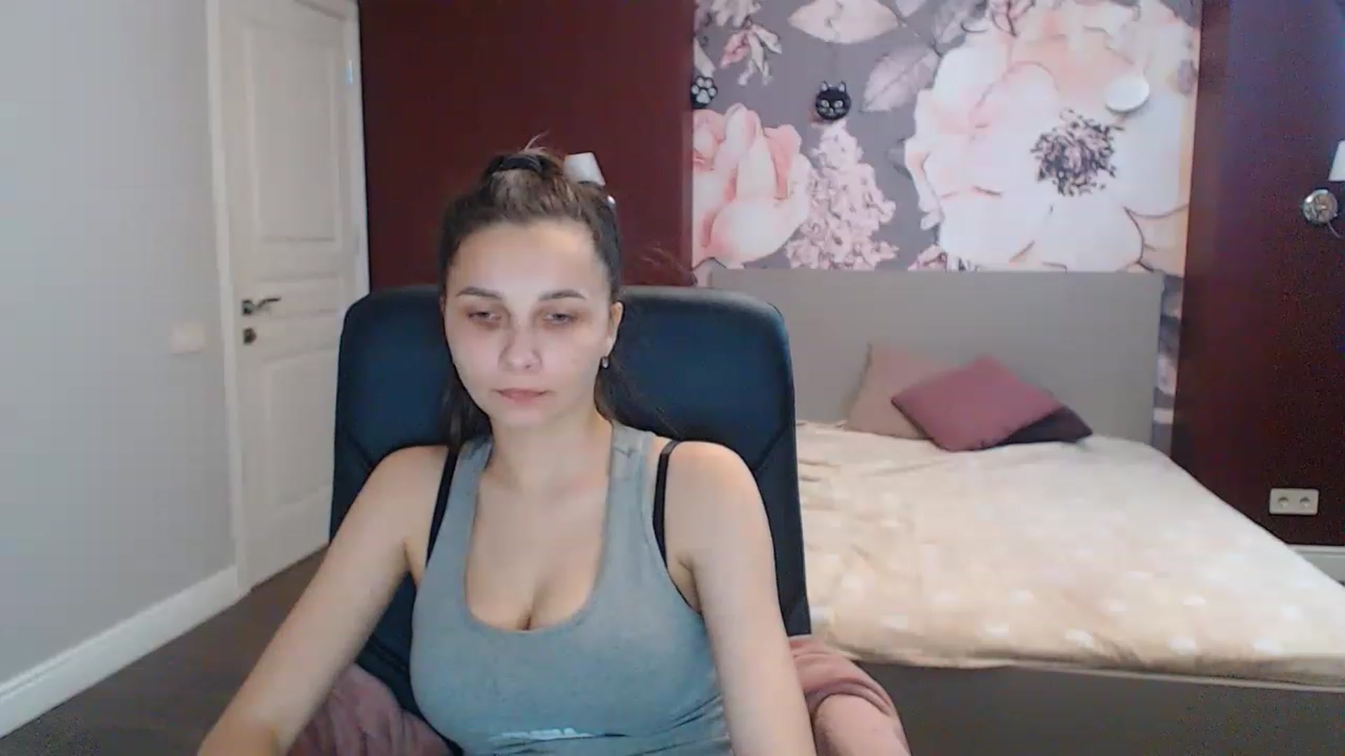 Gallery image thumbnail from Karina_Mils's myfreecams stream on, 06/12/2023, 11:09 image 13 of 20