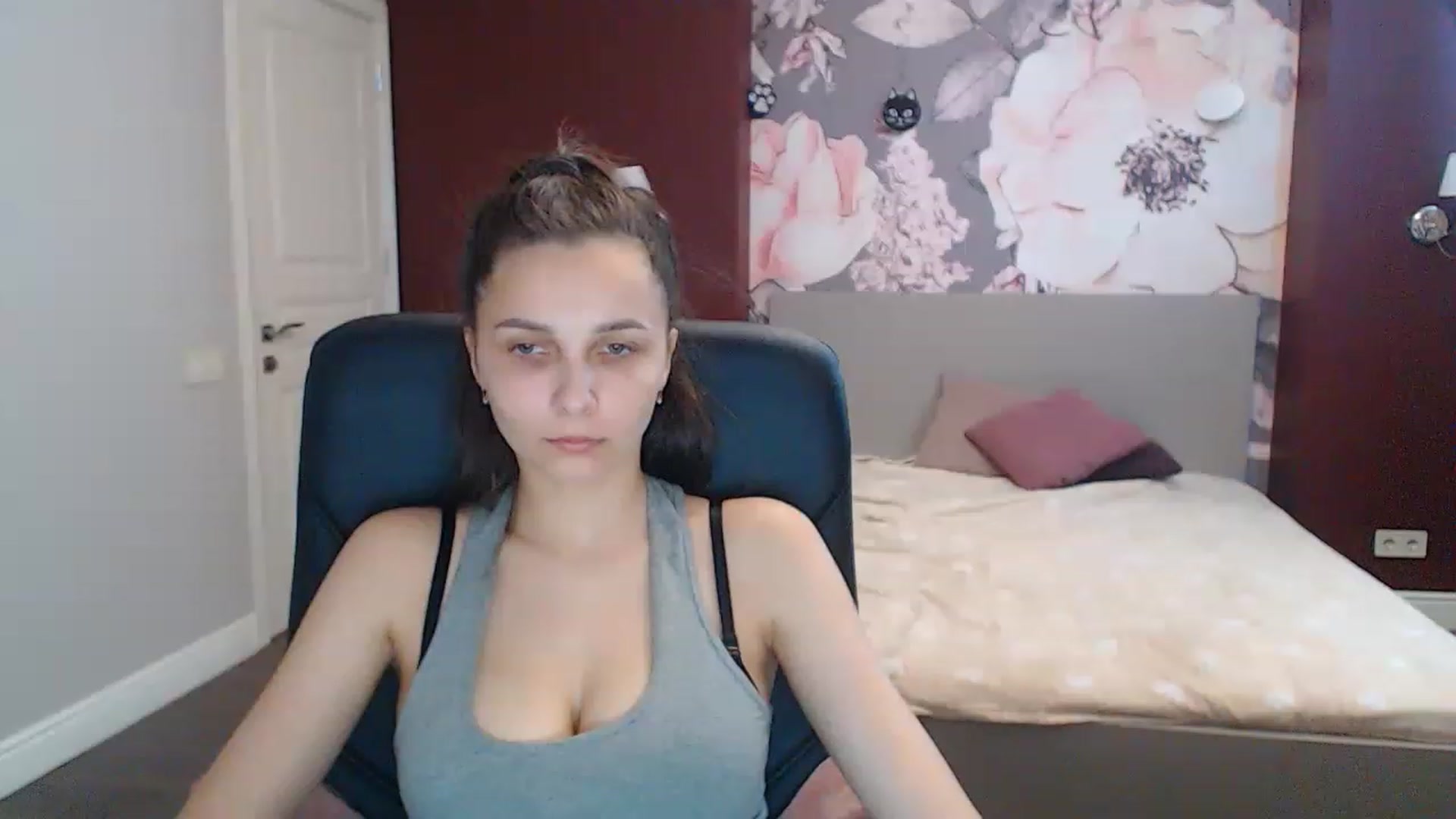 Gallery image thumbnail from Karina_Mils's myfreecams stream on, 06/12/2023, 11:09 image 19 of 20