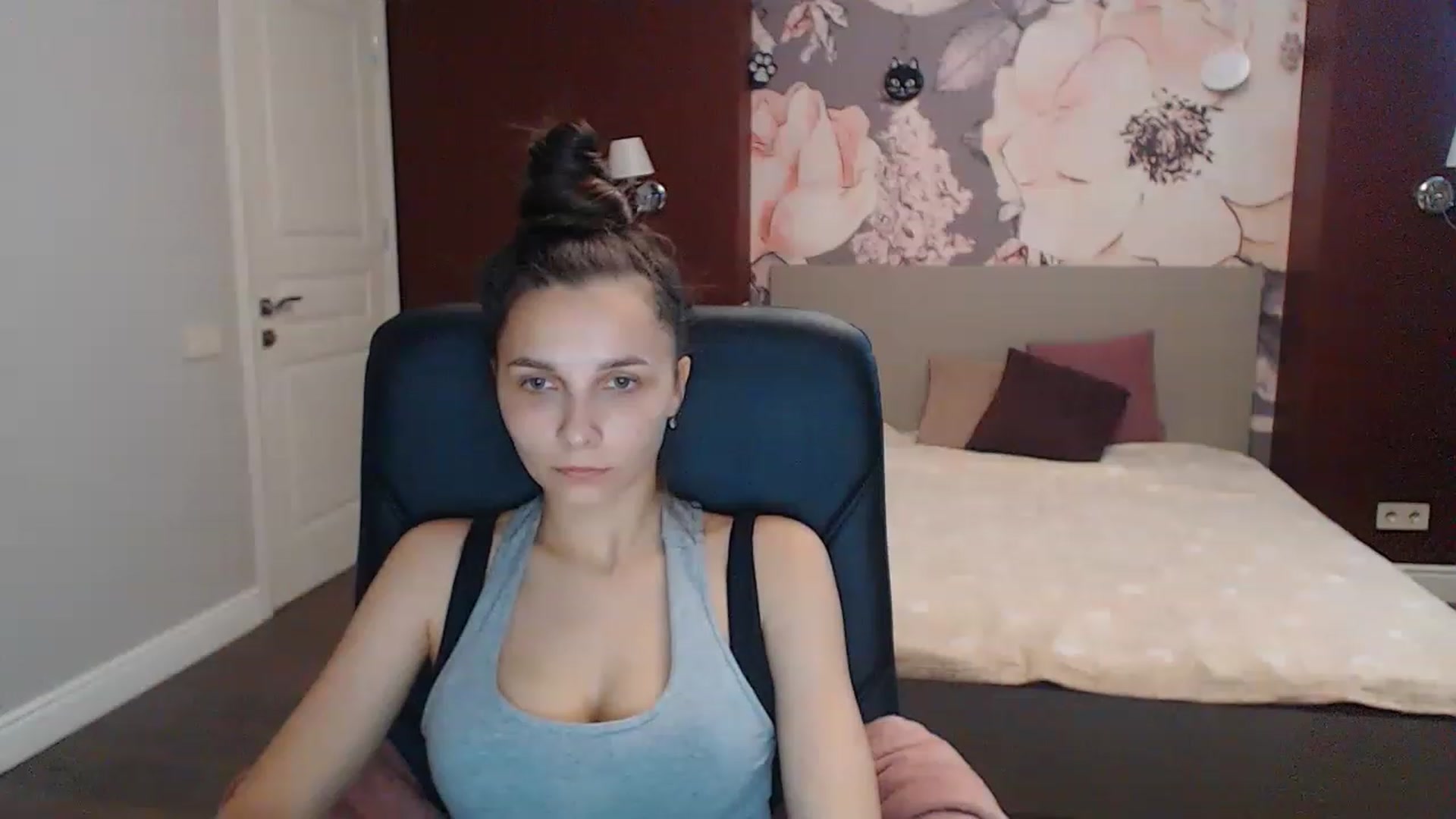 Gallery image thumbnail from Karina_Mils's myfreecams stream on, 06/15/2023, 11:22 image 10 of 20