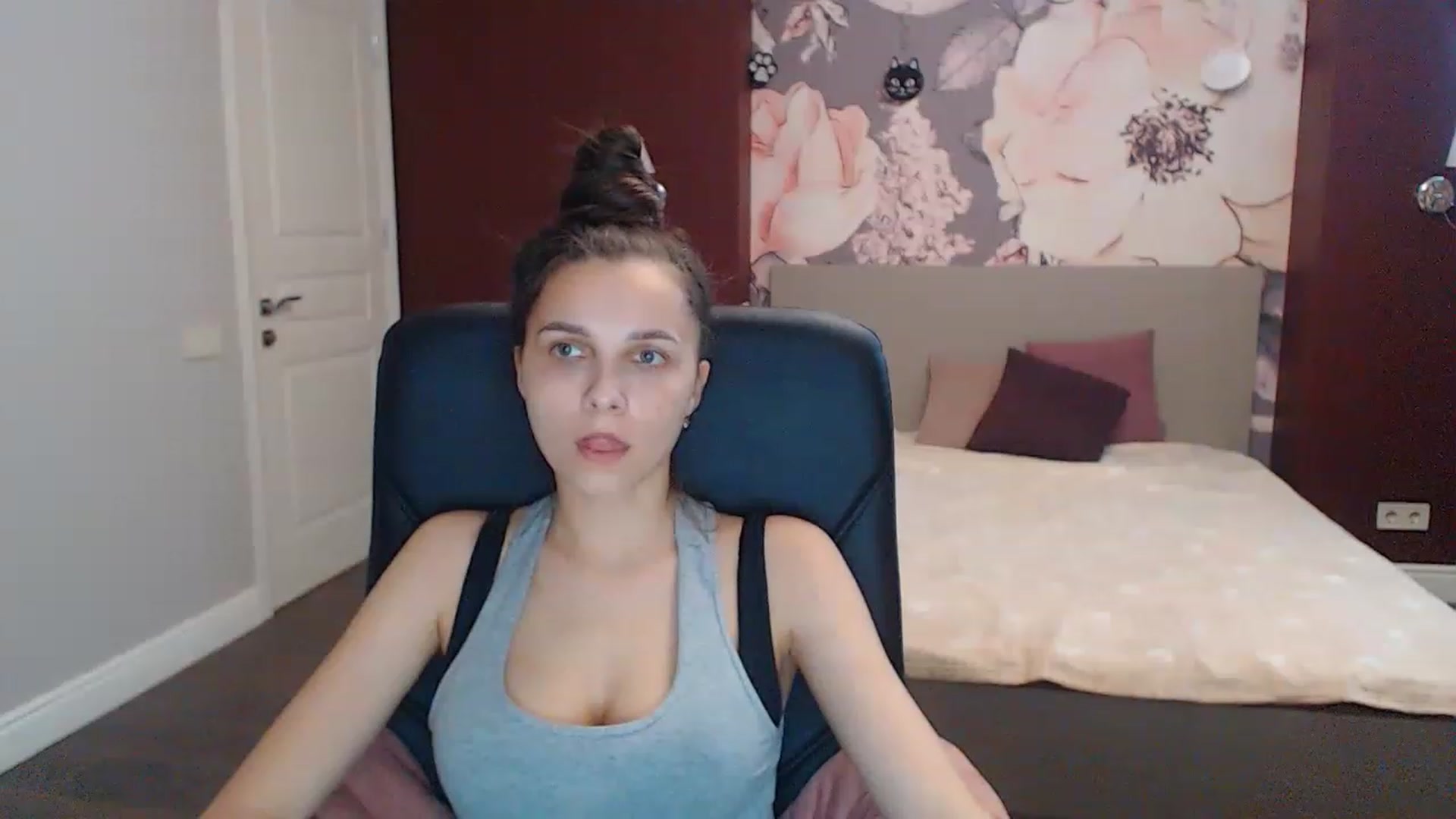 Gallery image thumbnail from Karina_Mils's myfreecams stream on, 06/15/2023, 11:22 image 9 of 20