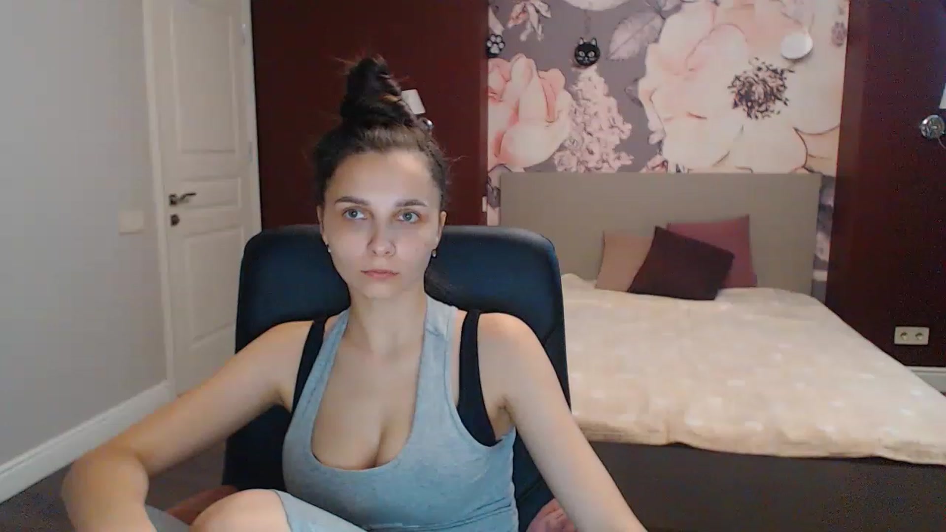Gallery image thumbnail from Karina_Mils's myfreecams stream on, 06/15/2023, 11:22 image 13 of 20