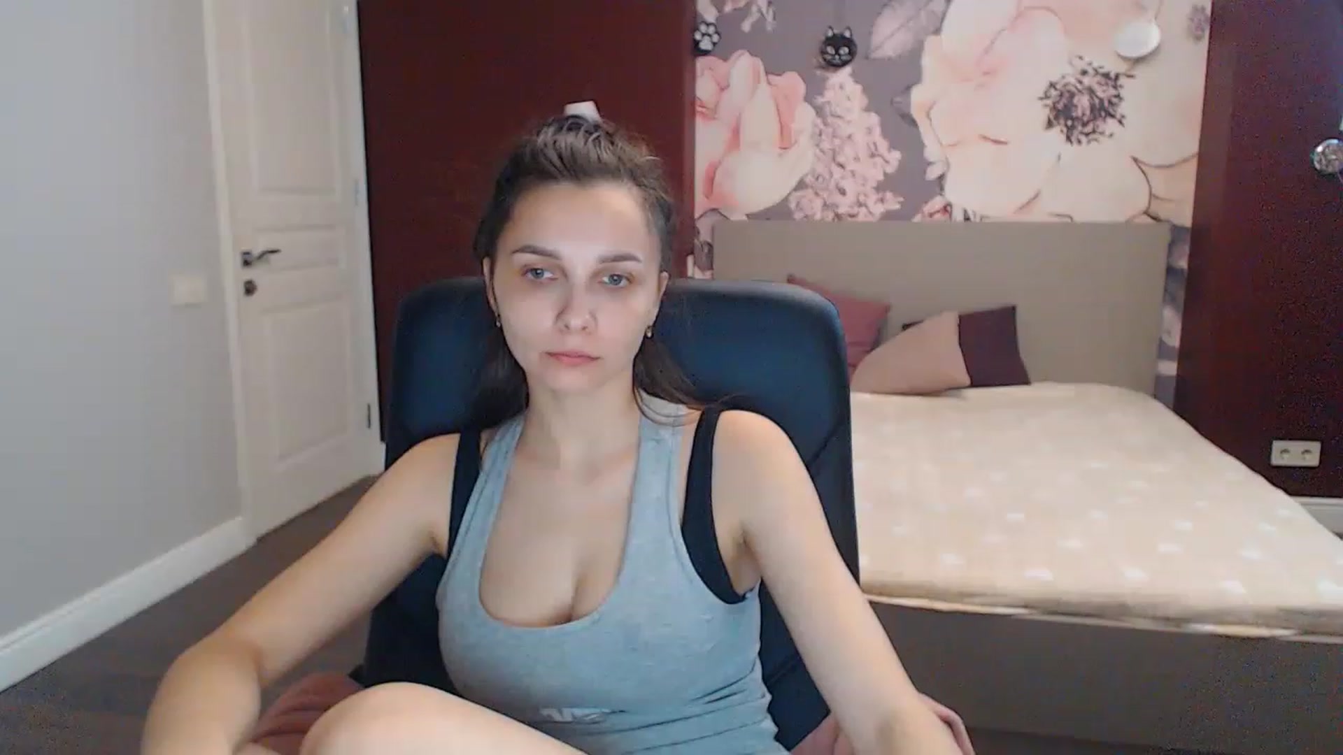 Gallery image thumbnail from Karina_Mils's myfreecams stream on, 06/16/2023, 13:22 image 5 of 20