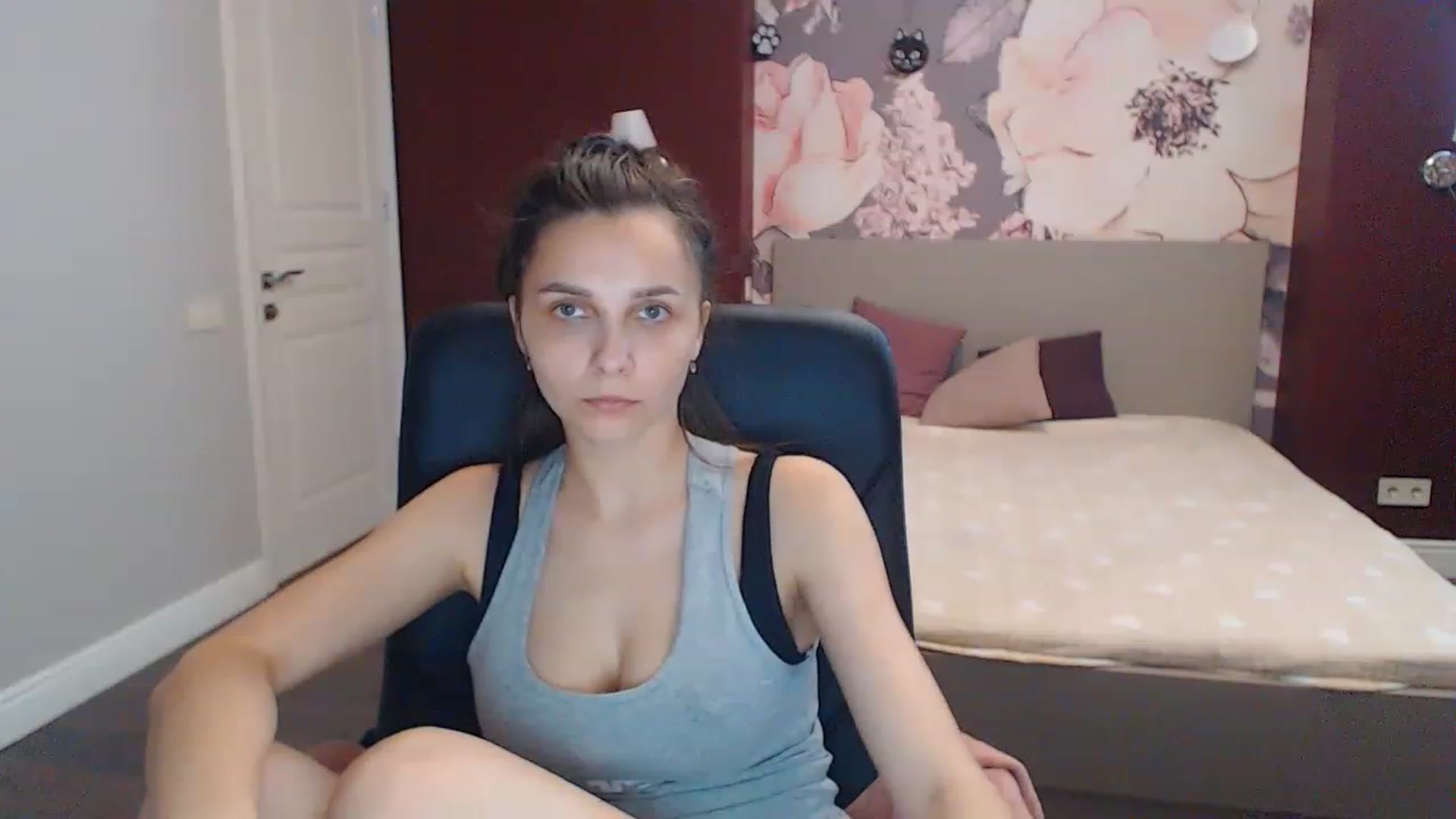 Gallery image thumbnail from Karina_Mils's myfreecams stream on, 06/16/2023, 13:22 image 10 of 20