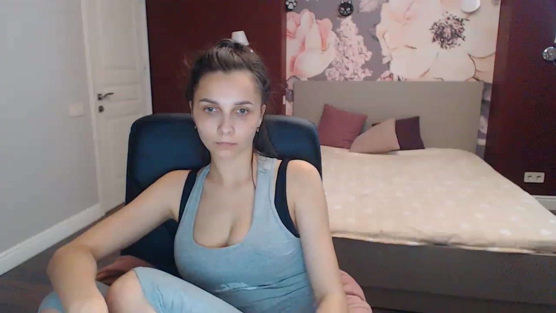 Gallery image thumbnail from Karina_Mils's myfreecams stream on, 06/16/2023, 14:14 image 7 of 20