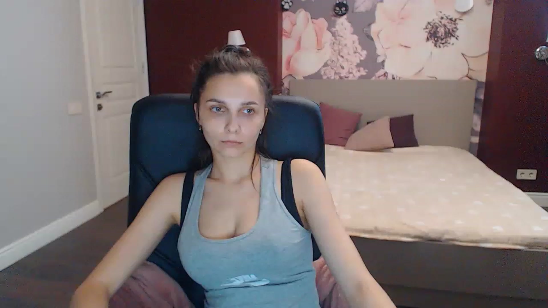 Gallery image thumbnail from Karina_Mils's myfreecams stream on, 06/16/2023, 14:14 image 15 of 20