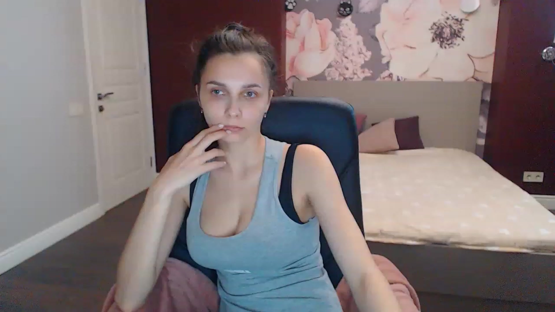 Gallery image thumbnail from Karina_Mils's myfreecams stream on, 06/16/2023, 14:14 image 18 of 20