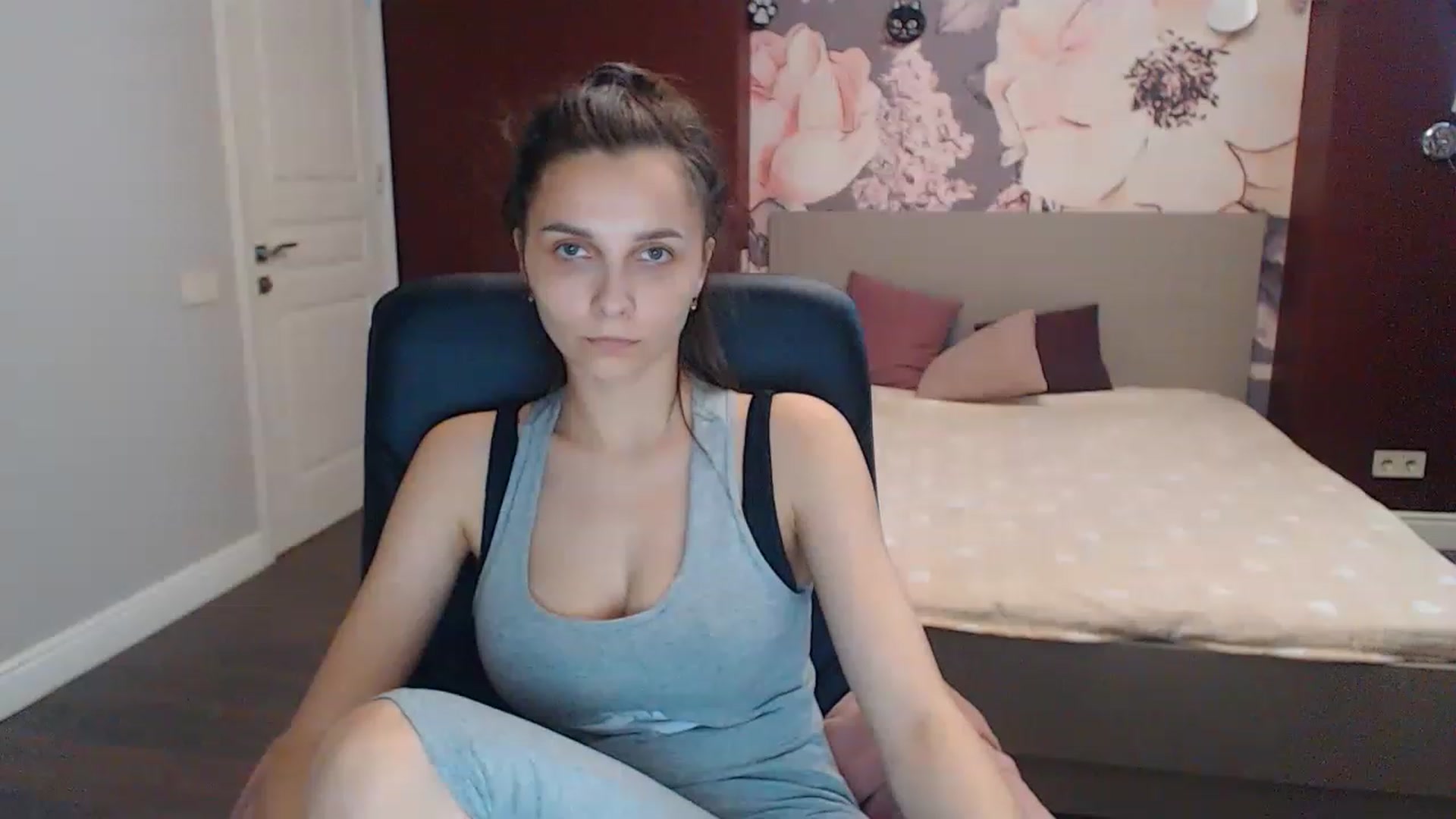 Gallery image thumbnail from Karina_Mils's myfreecams stream on, 06/16/2023, 14:14 image 8 of 20