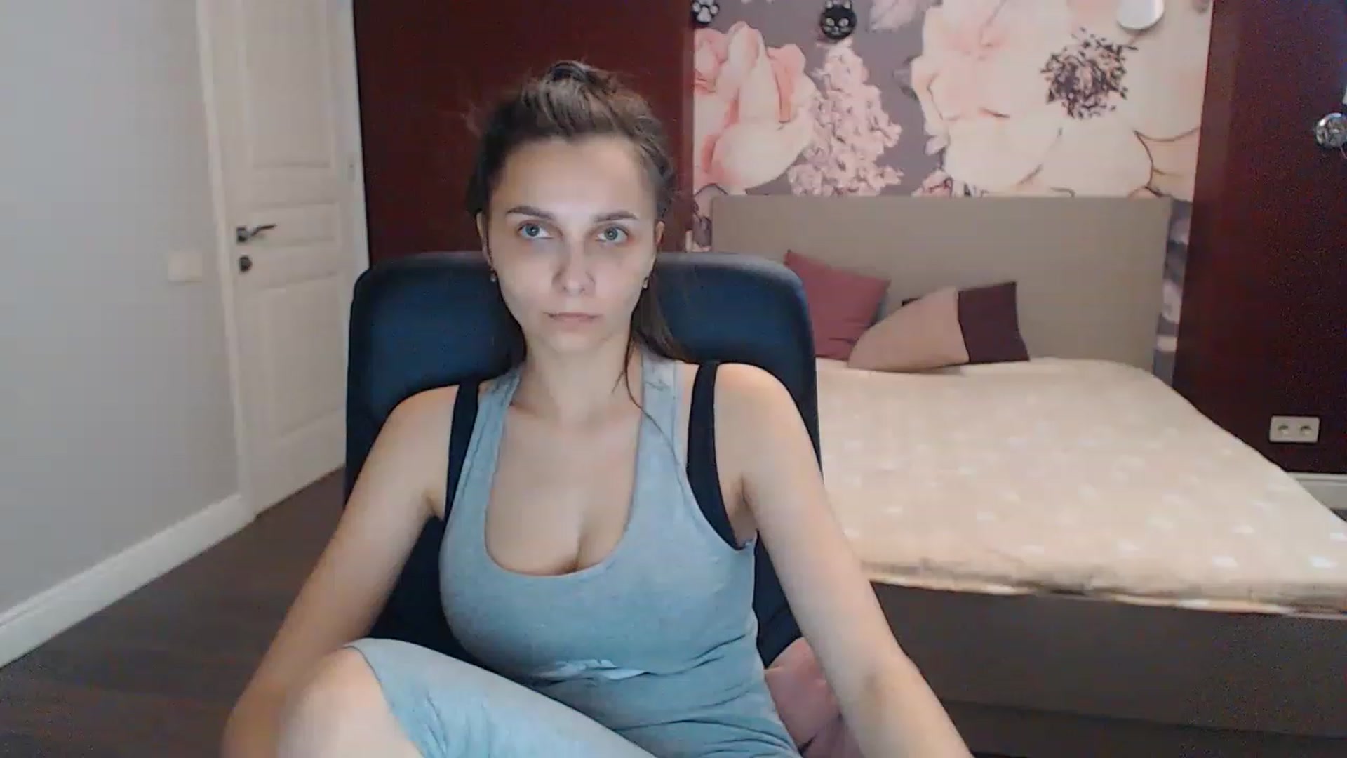 Gallery image thumbnail from Karina_Mils's myfreecams stream on, 06/16/2023, 14:14 image 9 of 20
