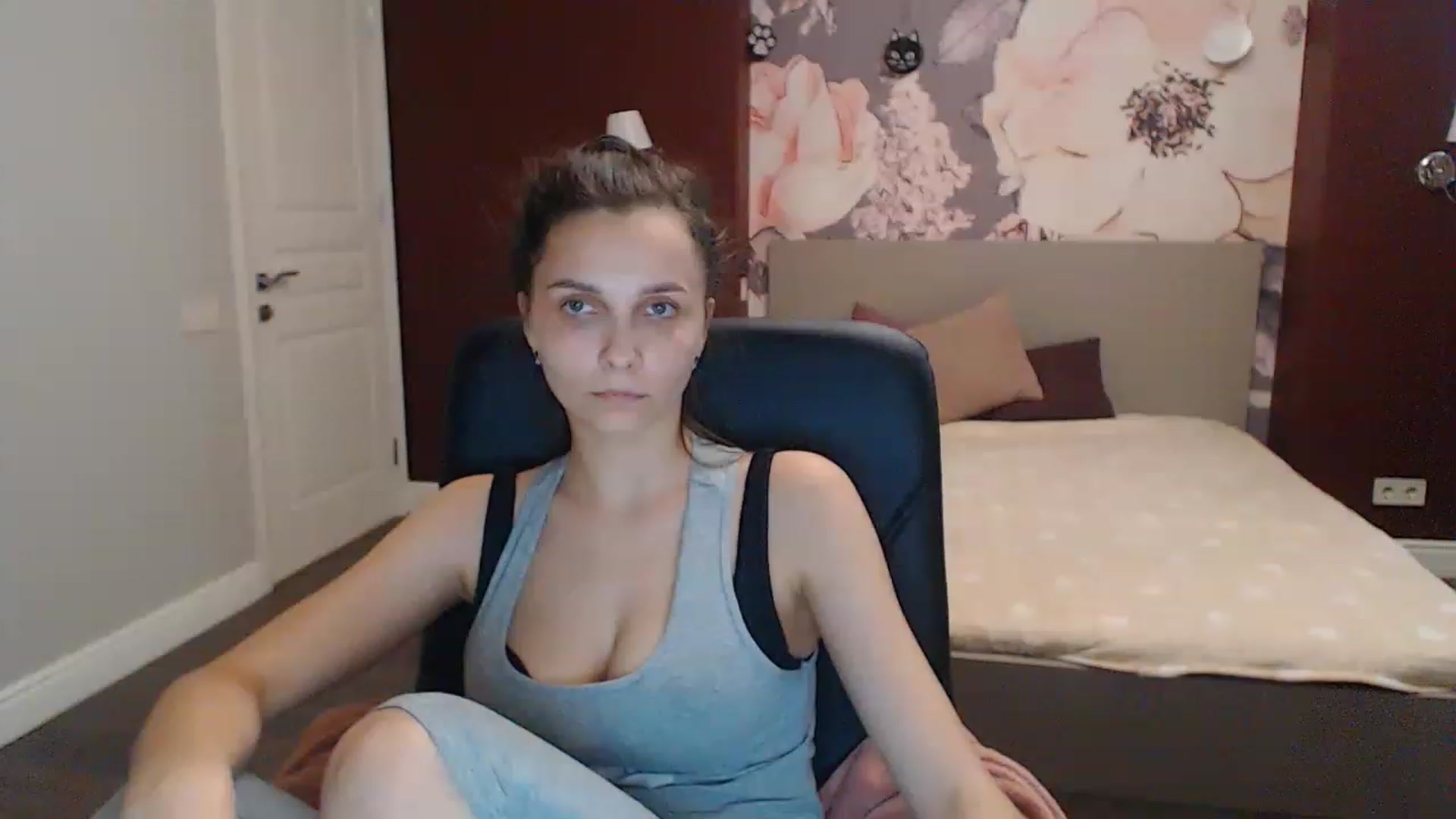 Gallery image thumbnail from Karina_Mils's myfreecams stream on, 06/16/2023, 16:17 image 18 of 20